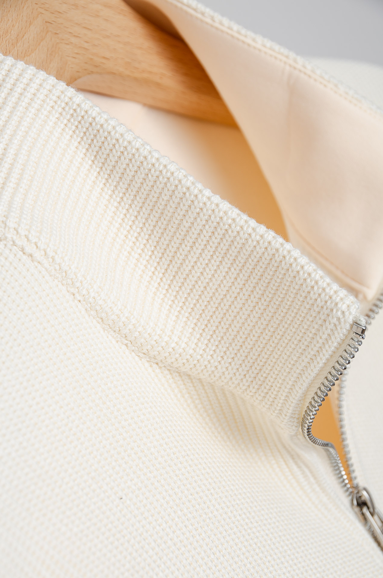 ☀️☀️HERM*ES 爱马/仕25FW秋冬最新立领拉链卫衣，柔软太空棉面料+羊毛针织设计，简约又高级!