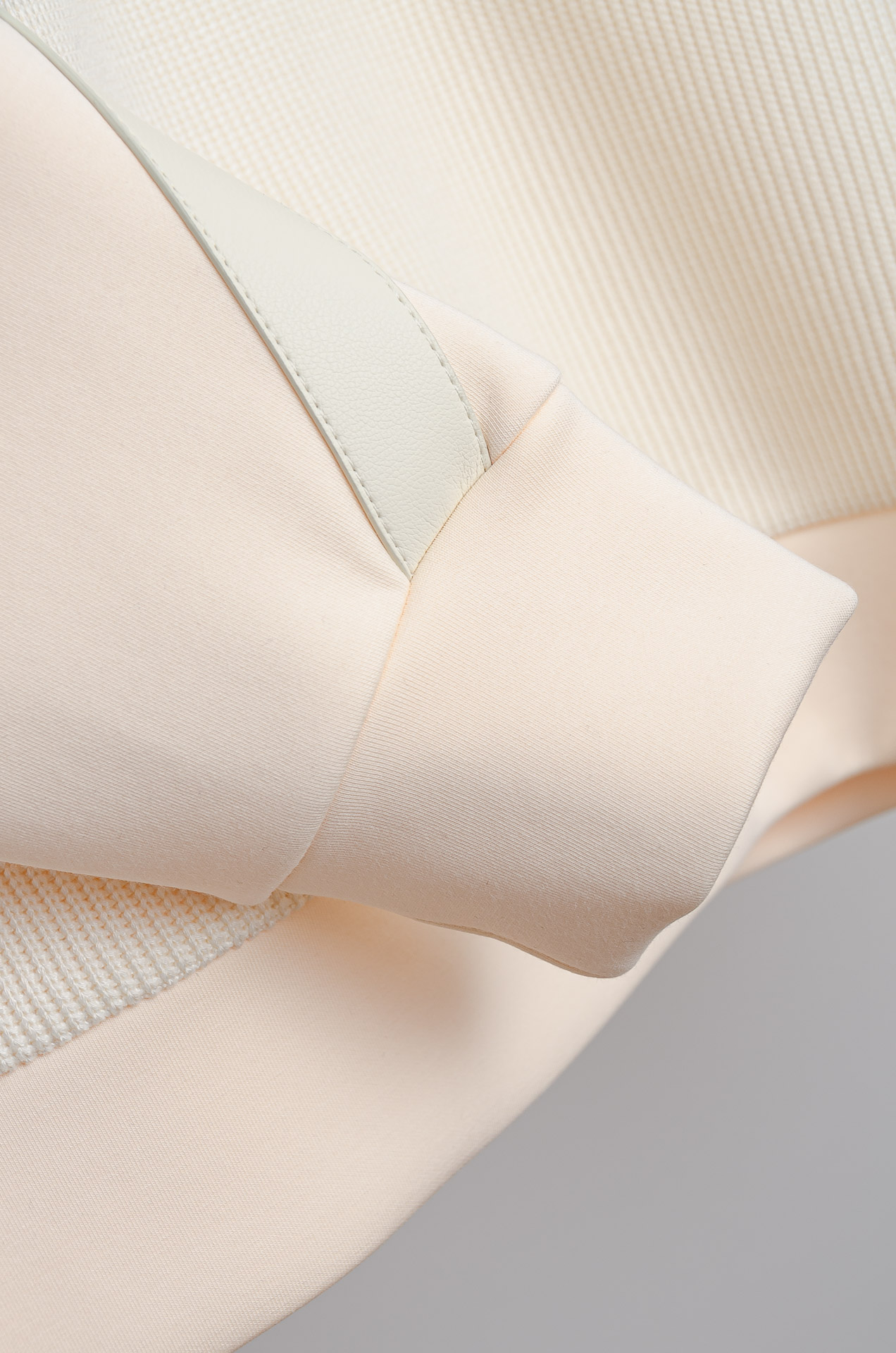 ☀️☀️HERM*ES 爱马/仕25FW秋冬最新立领拉链卫衣，柔软太空棉面料+羊毛针织设计，简约又高级!