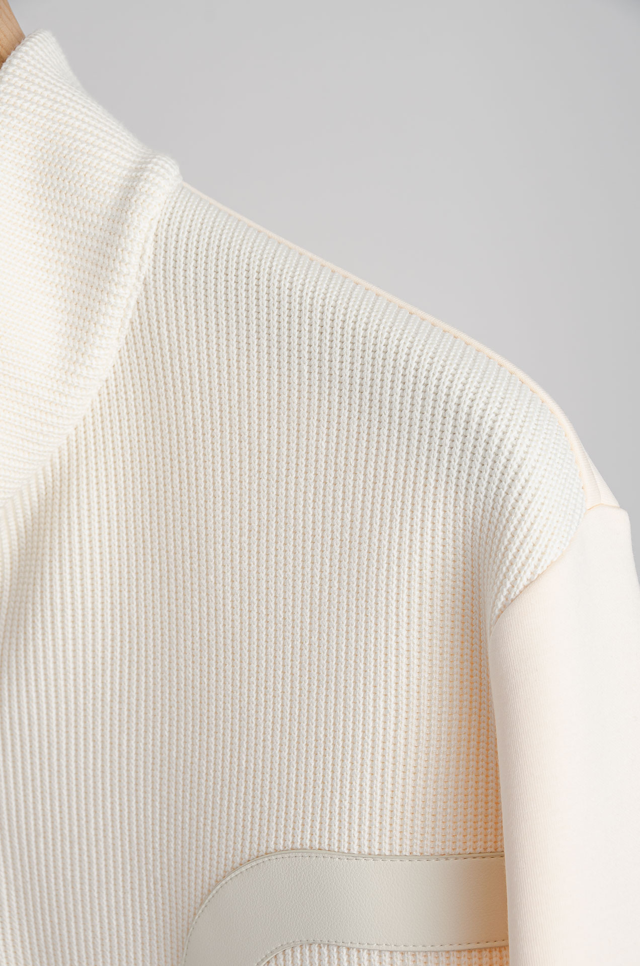 ☀️☀️HERM*ES 爱马/仕25FW秋冬最新立领拉链卫衣，柔软太空棉面料+羊毛针织设计，简约又高级!