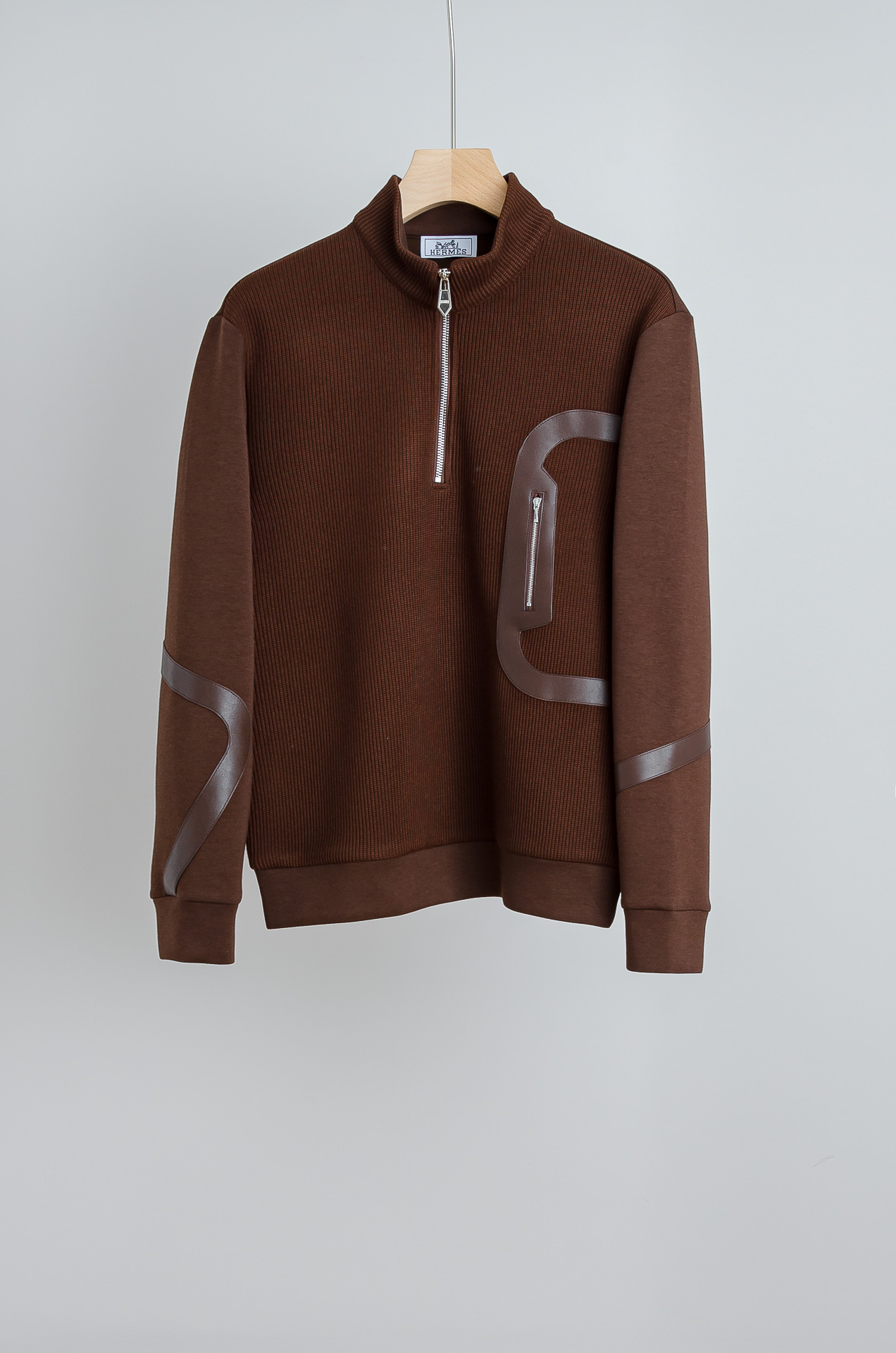 ☀️☀️HERM*ES 爱马/仕25FW秋冬最新立领拉链卫衣，柔软太空棉面料+羊毛针织设计，简约又高级!