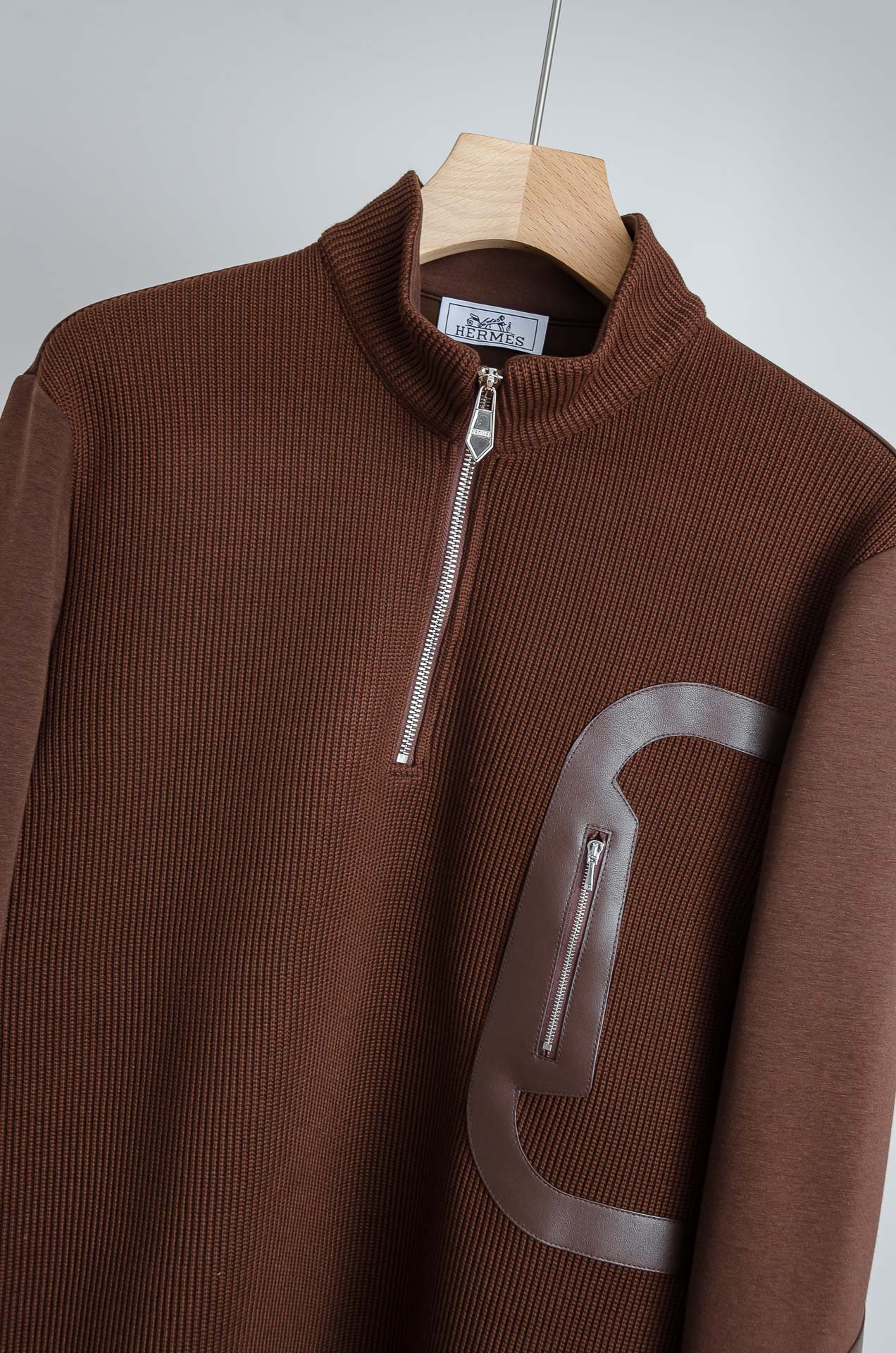 ☀️☀️HERM*ES 爱马/仕25FW秋冬最新立领拉链卫衣，柔软太空棉面料+羊毛针织设计，简约又高级!