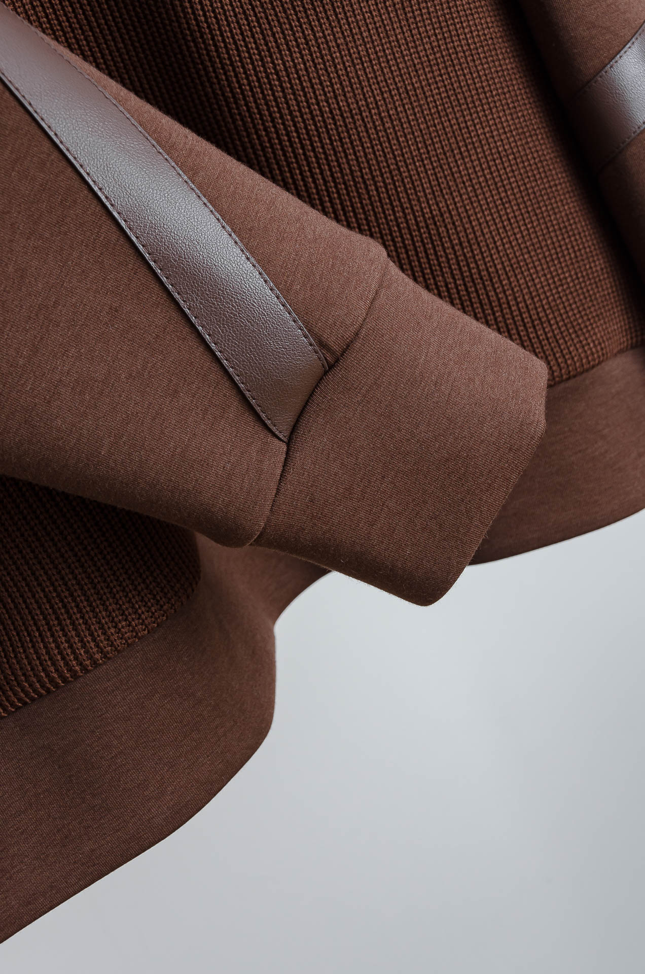 ☀️☀️HERM*ES 爱马/仕25FW秋冬最新立领拉链卫衣，柔软太空棉面料+羊毛针织设计，简约又高级!