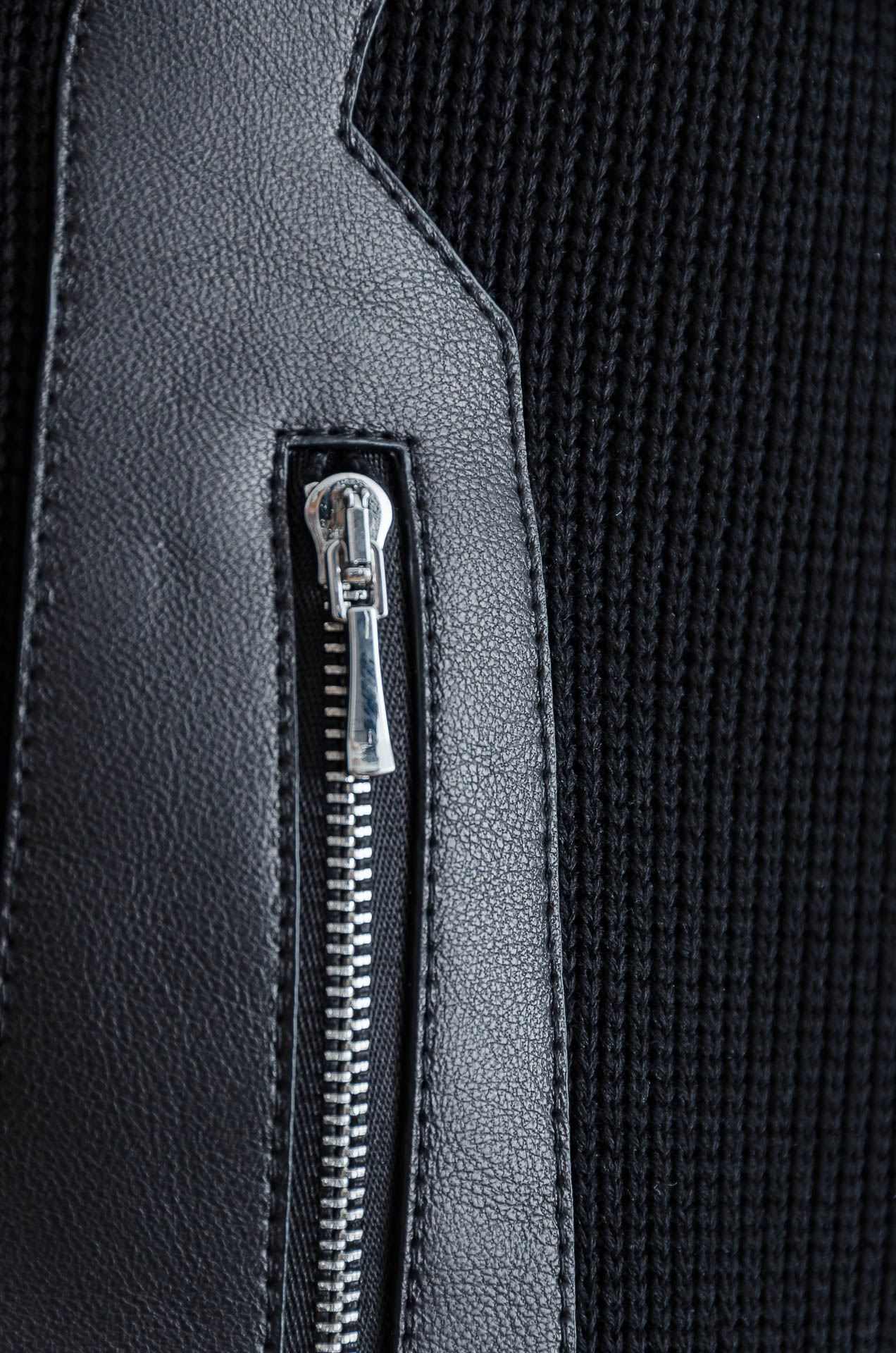 ☀️☀️HERM*ES 爱马/仕25FW秋冬最新立领拉链卫衣，柔软太空棉面料+羊毛针织设计，简约又高级!