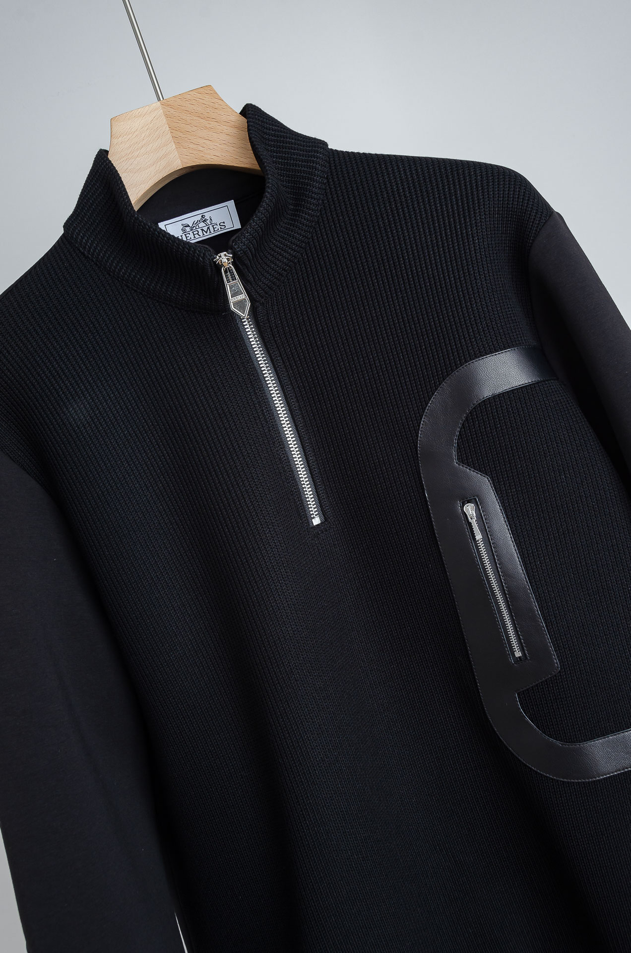 ☀️☀️HERM*ES 爱马/仕25FW秋冬最新立领拉链卫衣，柔软太空棉面料+羊毛针织设计，简约又高级!