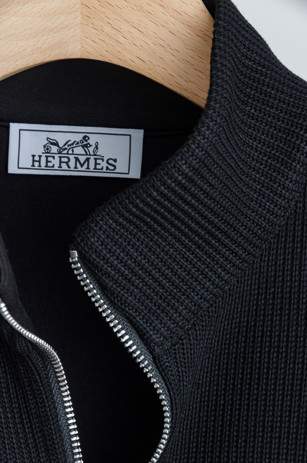 ☀️☀️HERM*ES 爱马/仕25FW秋冬最新立领拉链卫衣，柔软太空棉面料+羊毛针织设计，简约又高级!