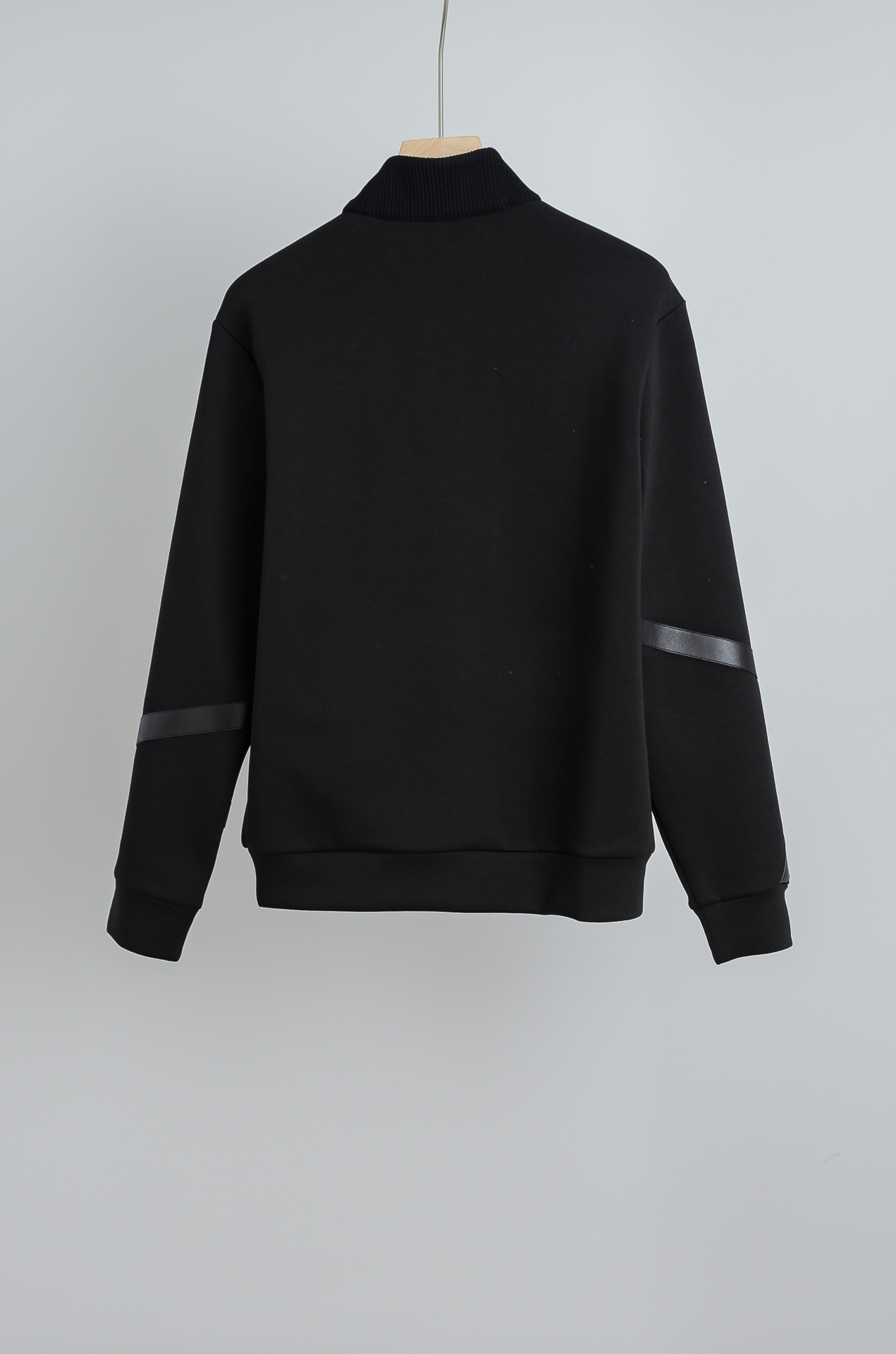 ☀️☀️HERM*ES 爱马/仕25FW秋冬最新立领拉链卫衣，柔软太空棉面料+羊毛针织设计，简约又高级!