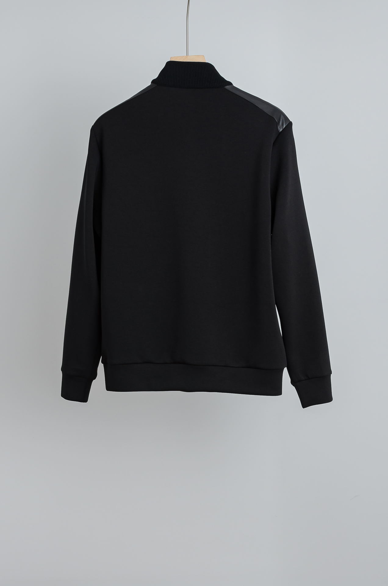 ☀️☀️ Prad*a普拉＊达25FW秋冬最新立领拉链卫衣，柔软太空棉面料+羊毛针织设计，简约又高级!袖