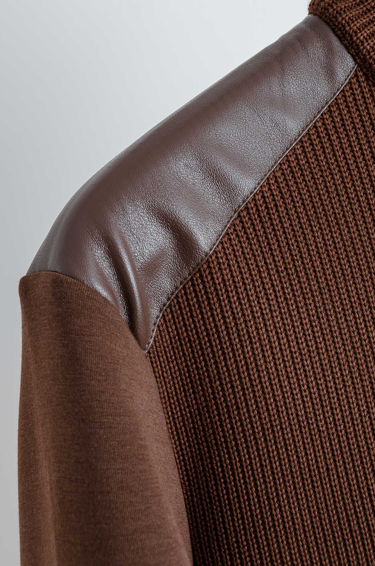 ☀️☀️ Prad*a普拉＊达25FW秋冬最新立领拉链卫衣，柔软太空棉面料+羊毛针织设计，简约又高级!袖