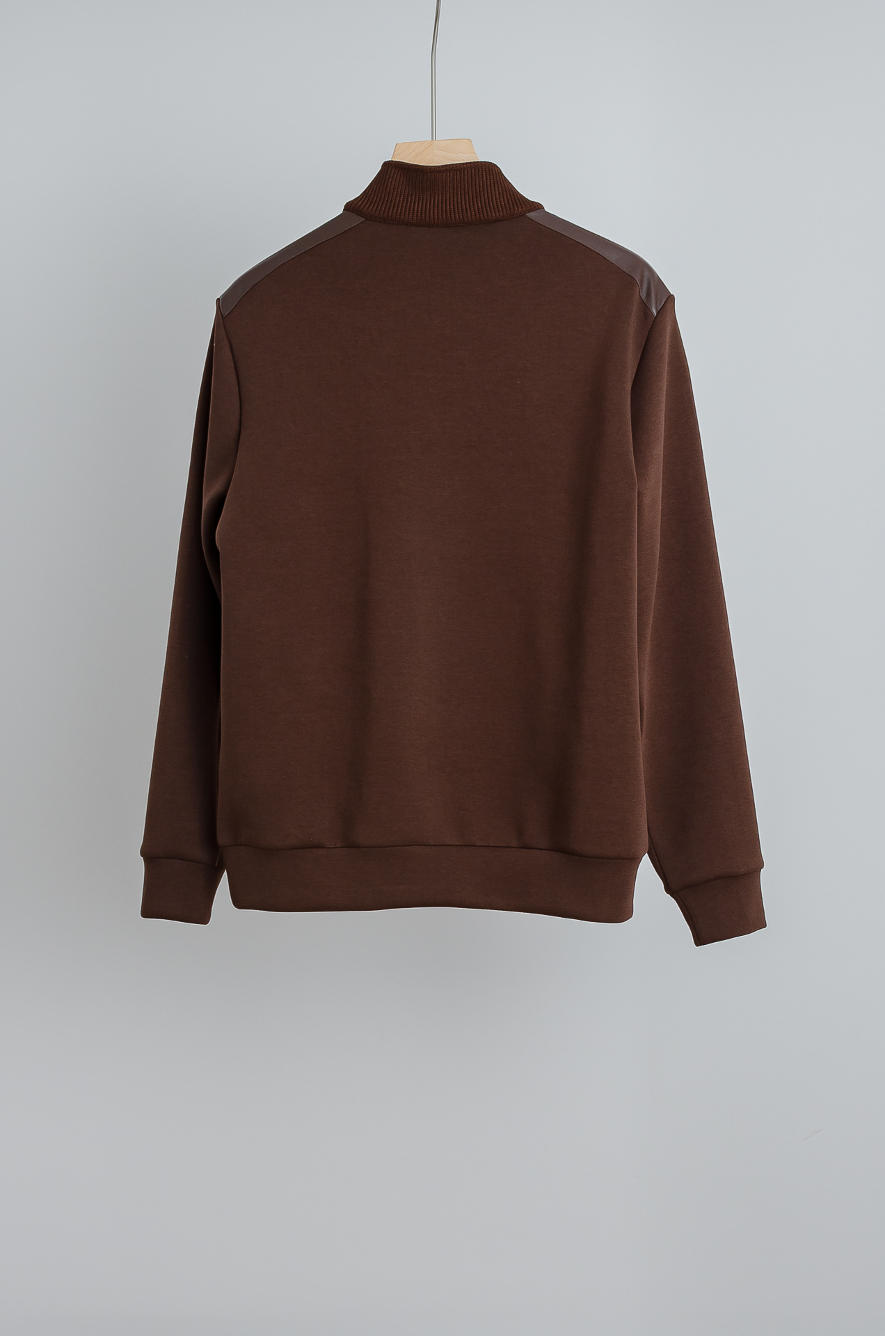 ☀️☀️ Prad*a普拉＊达25FW秋冬最新立领拉链卫衣，柔软太空棉面料+羊毛针织设计，简约又高级!袖