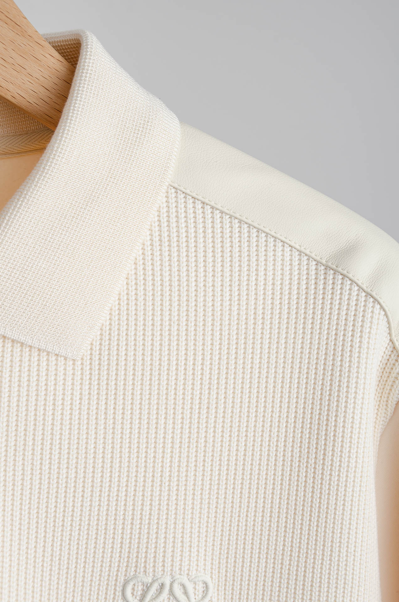 ☀️☀️ LOE*WE.罗意/威25FW秋冬最新翻领拉链卫衣，柔软太空棉面料+羊毛针织面料设计，简约又高