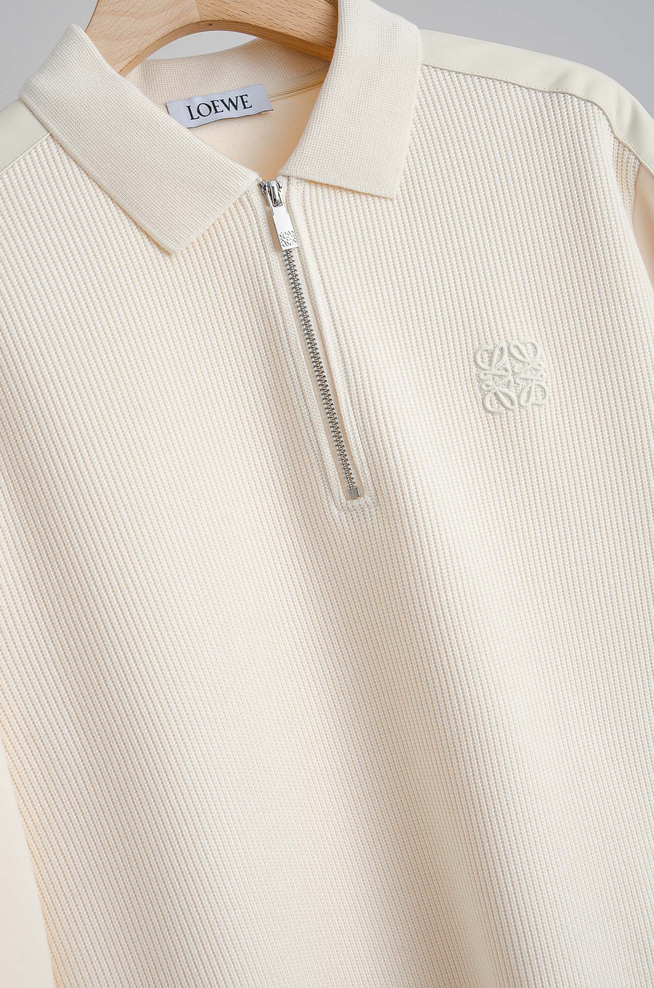 ☀️☀️ LOE*WE.罗意/威25FW秋冬最新翻领拉链卫衣，柔软太空棉面料+羊毛针织面料设计，简约又高