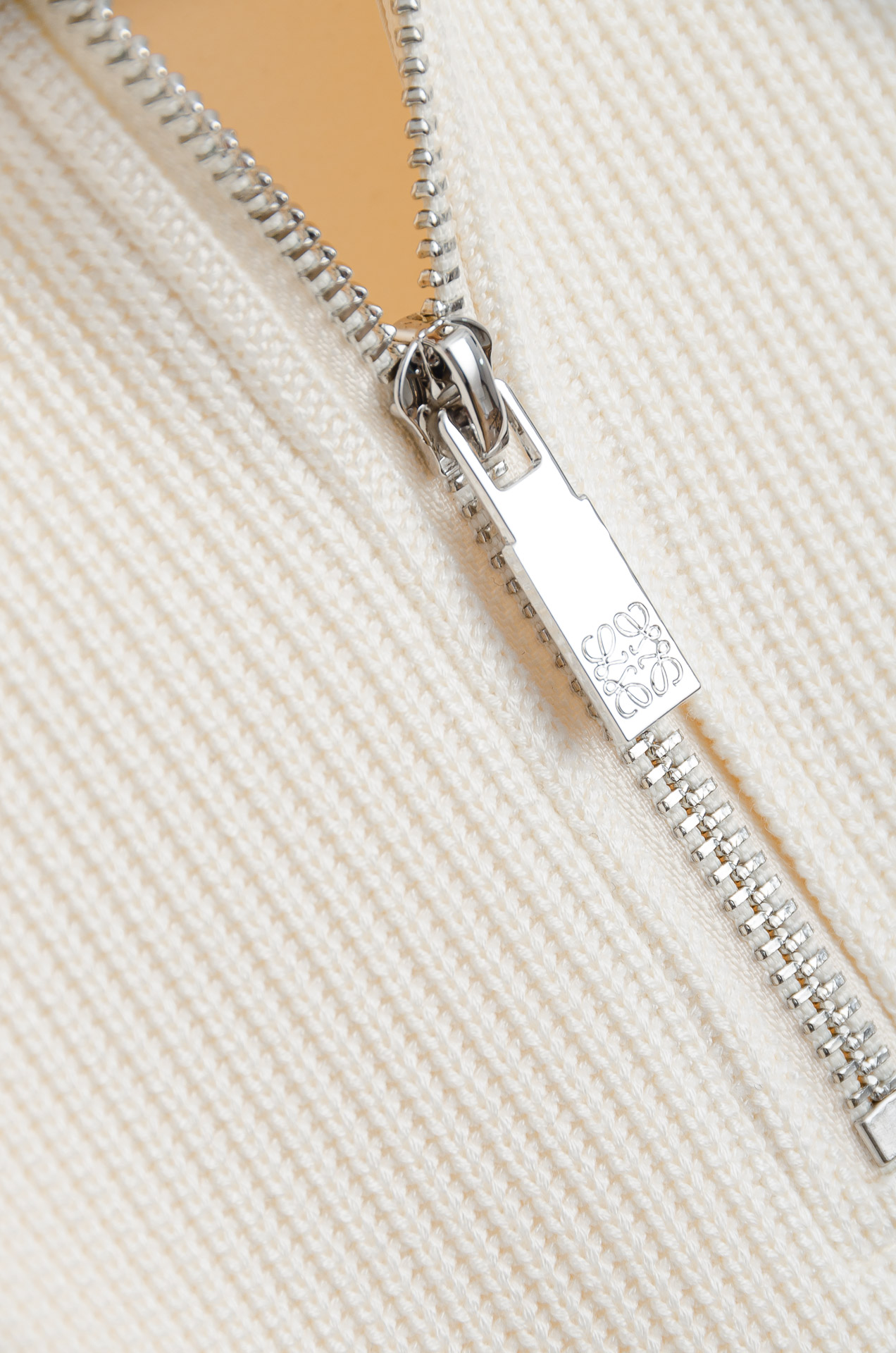 ☀️☀️ LOE*WE.罗意/威25FW秋冬最新翻领拉链卫衣，柔软太空棉面料+羊毛针织面料设计，简约又高