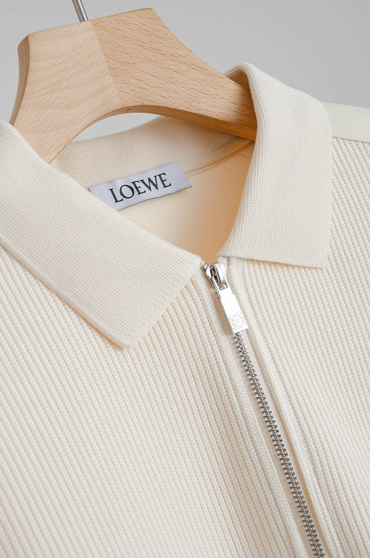 ☀️☀️ LOE*WE.罗意/威25FW秋冬最新翻领拉链卫衣，柔软太空棉面料+羊毛针织面料设计，简约又高