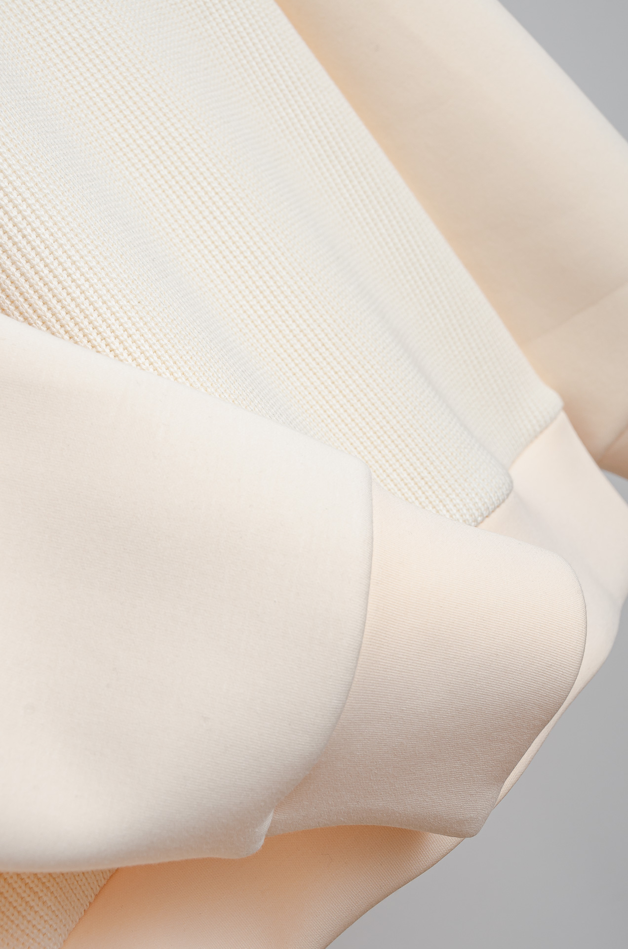 ☀️☀️ LOE*WE.罗意/威25FW秋冬最新翻领拉链卫衣，柔软太空棉面料+羊毛针织面料设计，简约又高