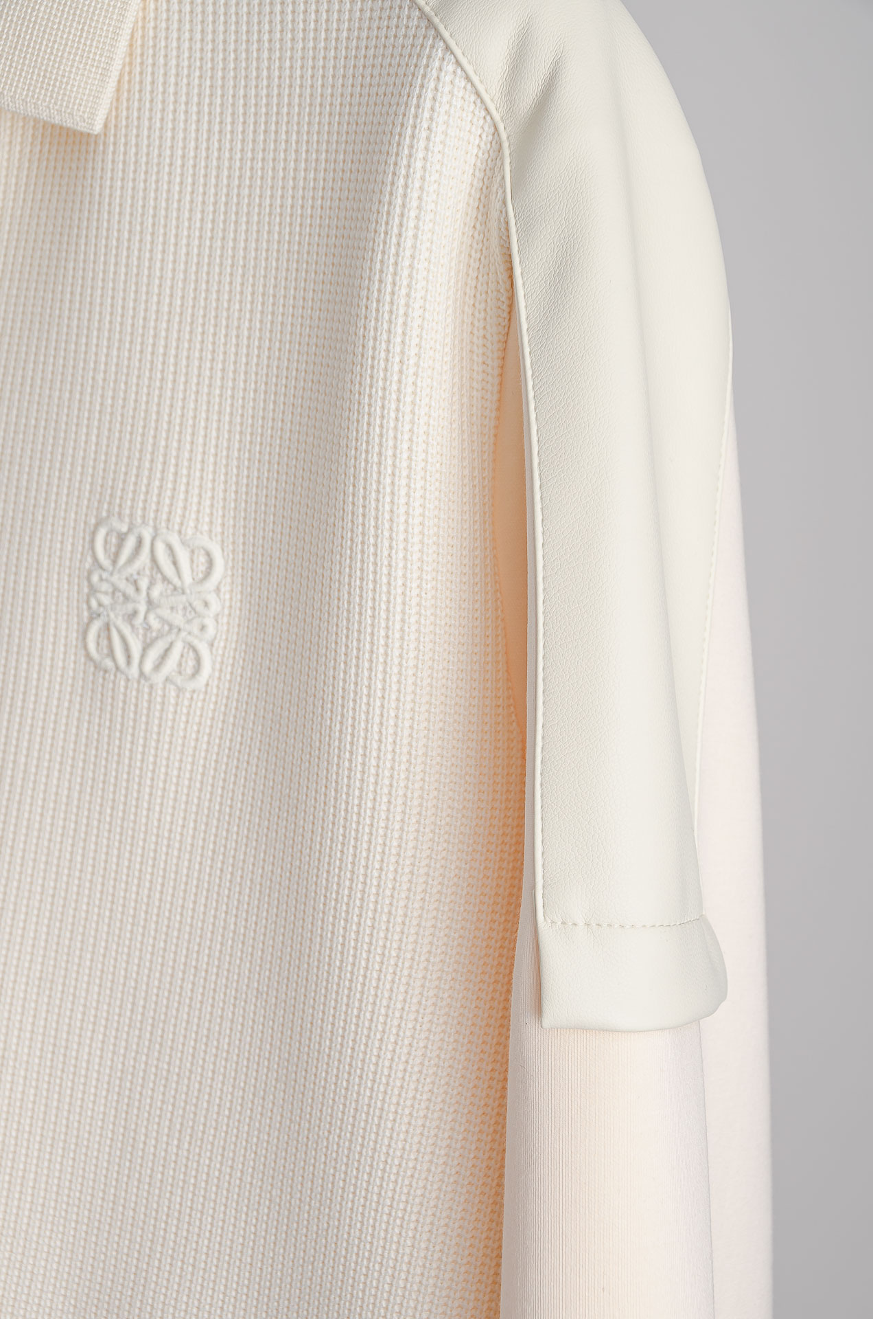 ☀️☀️ LOE*WE.罗意/威25FW秋冬最新翻领拉链卫衣，柔软太空棉面料+羊毛针织面料设计，简约又高