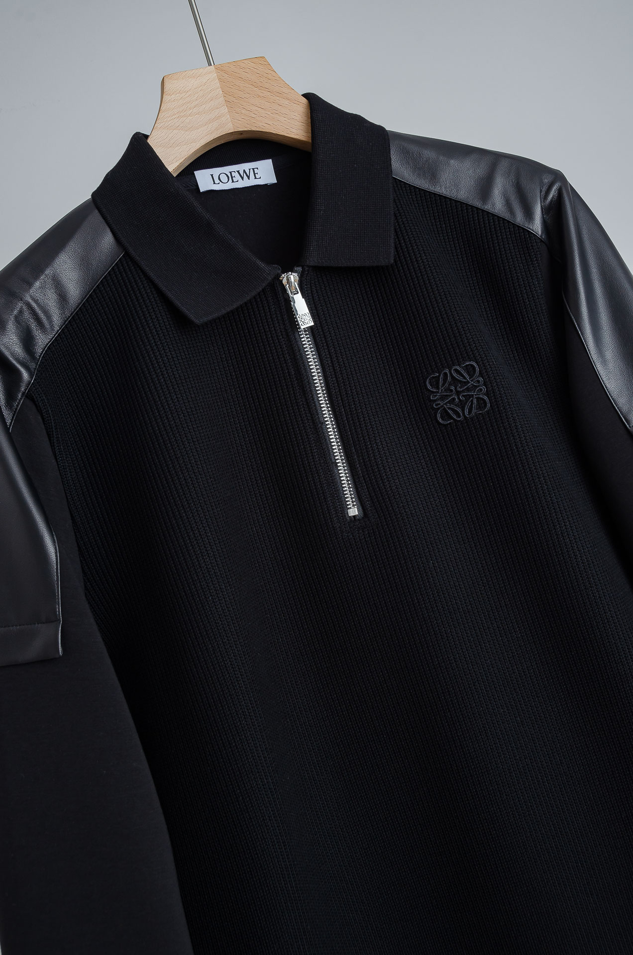 ☀️☀️ LOE*WE.罗意/威25FW秋冬最新翻领拉链卫衣，柔软太空棉面料+羊毛针织面料设计，简约又高