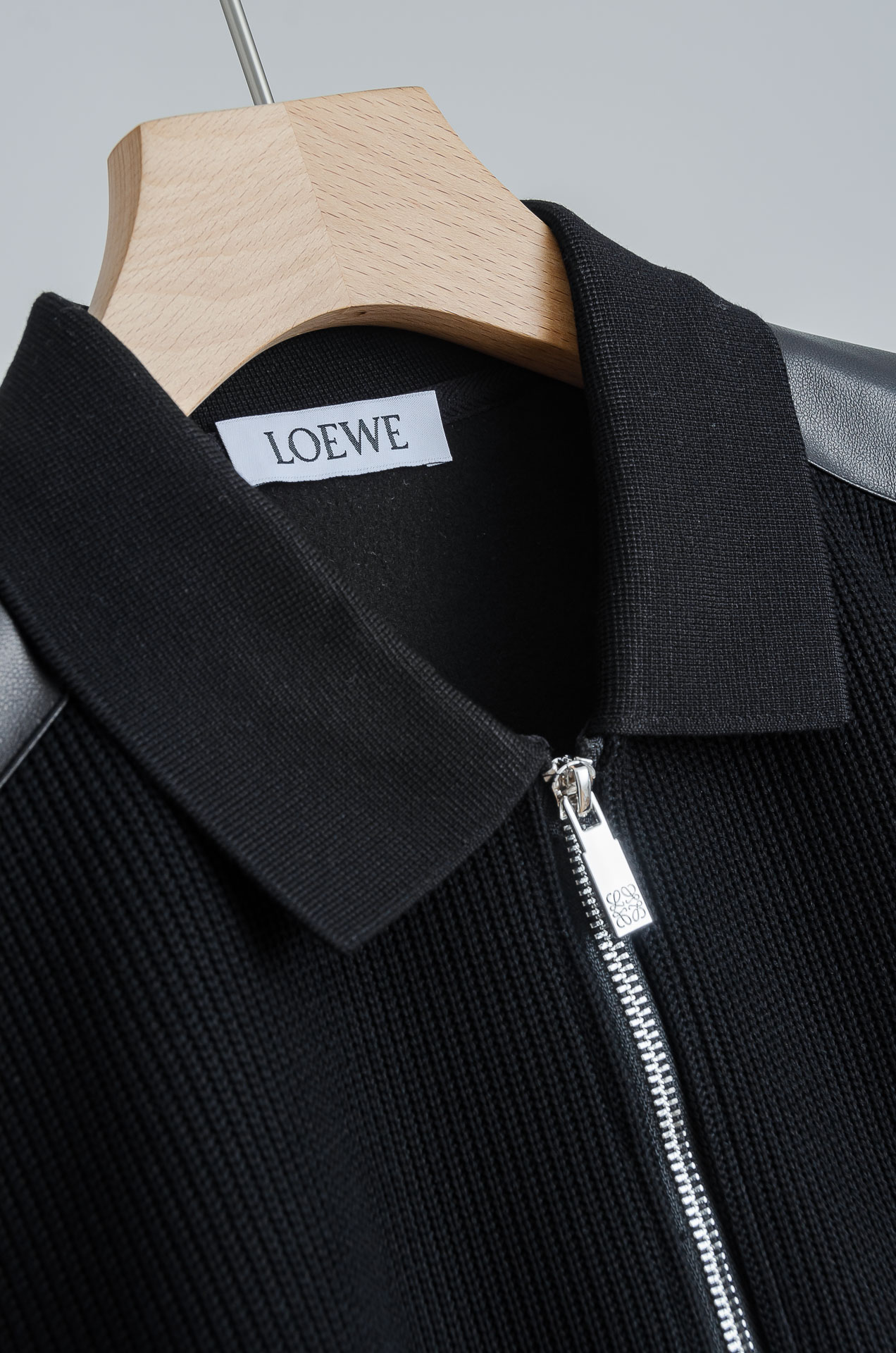 ☀️☀️ LOE*WE.罗意/威25FW秋冬最新翻领拉链卫衣，柔软太空棉面料+羊毛针织面料设计，简约又高