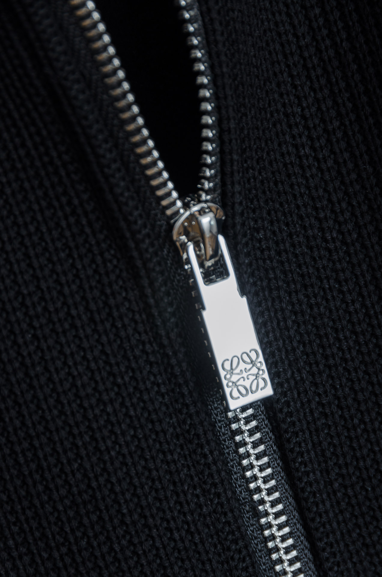 ☀️☀️ LOE*WE.罗意/威25FW秋冬最新翻领拉链卫衣，柔软太空棉面料+羊毛针织面料设计，简约又高