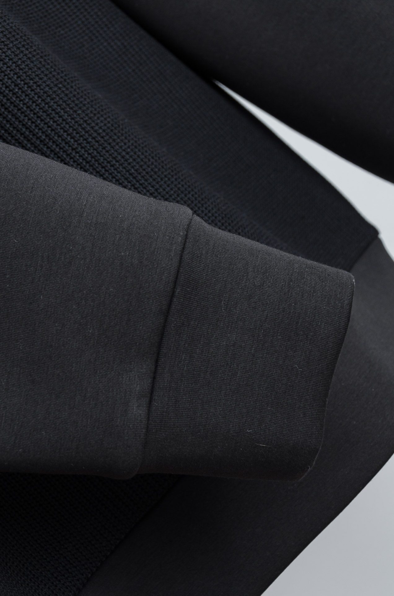 ☀️☀️ LOE*WE.罗意/威25FW秋冬最新翻领拉链卫衣，柔软太空棉面料+羊毛针织面料设计，简约又高