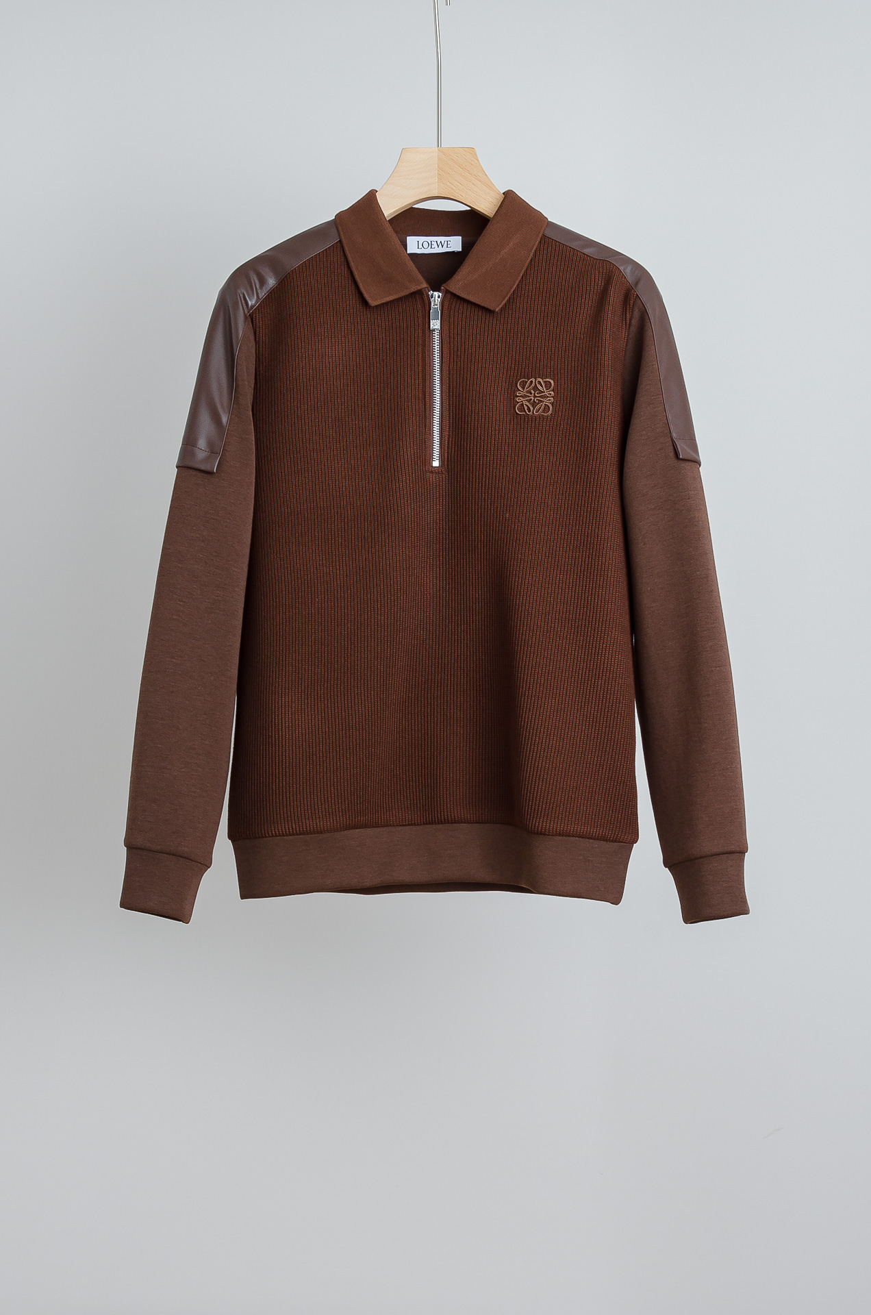 ☀️☀️ LOE*WE.罗意/威25FW秋冬最新翻领拉链卫衣，柔软太空棉面料+羊毛针织面料设计，简约又高