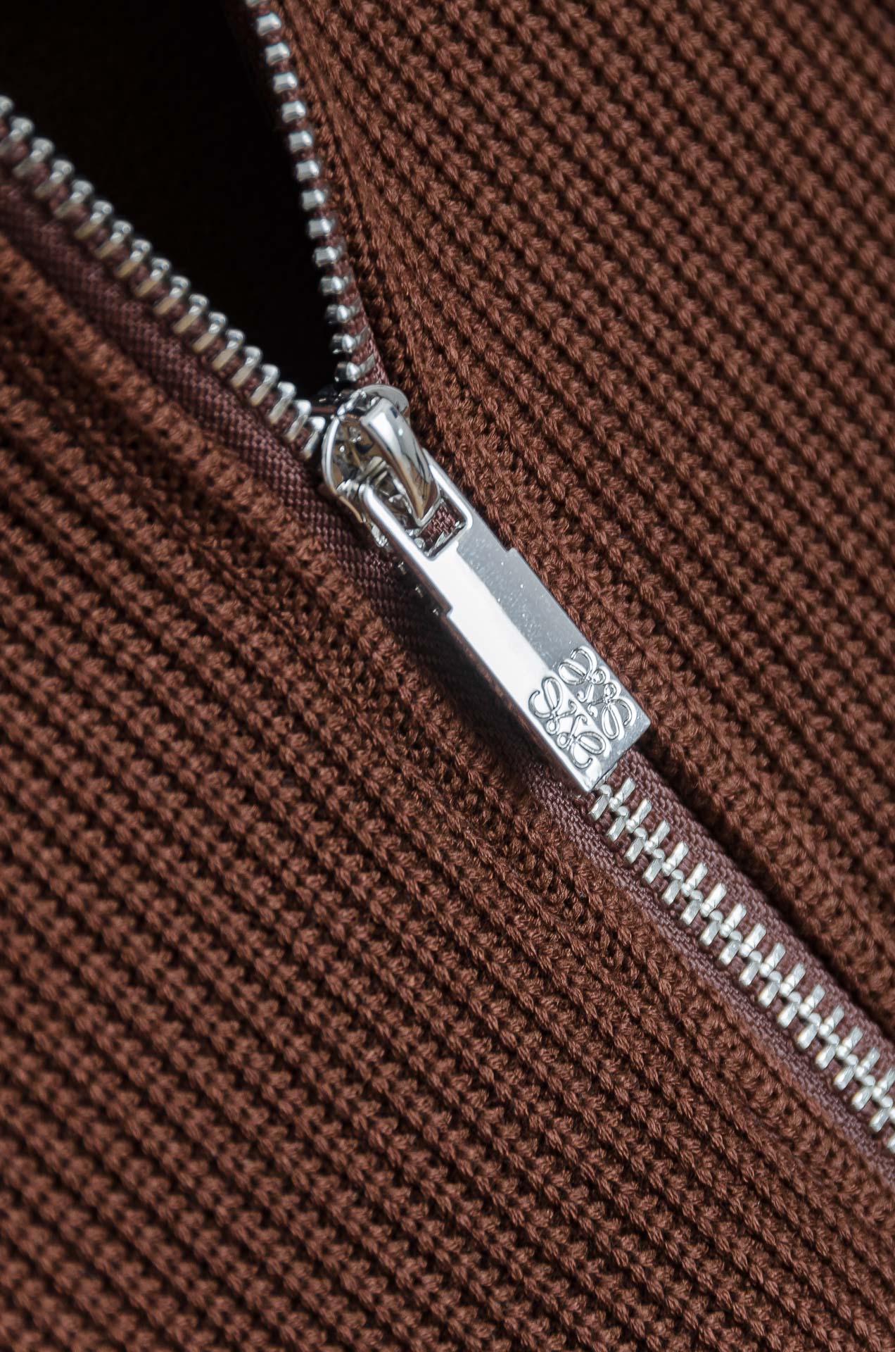 ☀️☀️ LOE*WE.罗意/威25FW秋冬最新翻领拉链卫衣，柔软太空棉面料+羊毛针织面料设计，简约又高