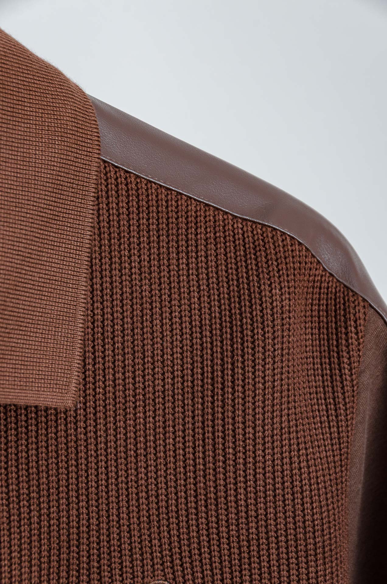 ☀️☀️ LOE*WE.罗意/威25FW秋冬最新翻领拉链卫衣，柔软太空棉面料+羊毛针织面料设计，简约又高