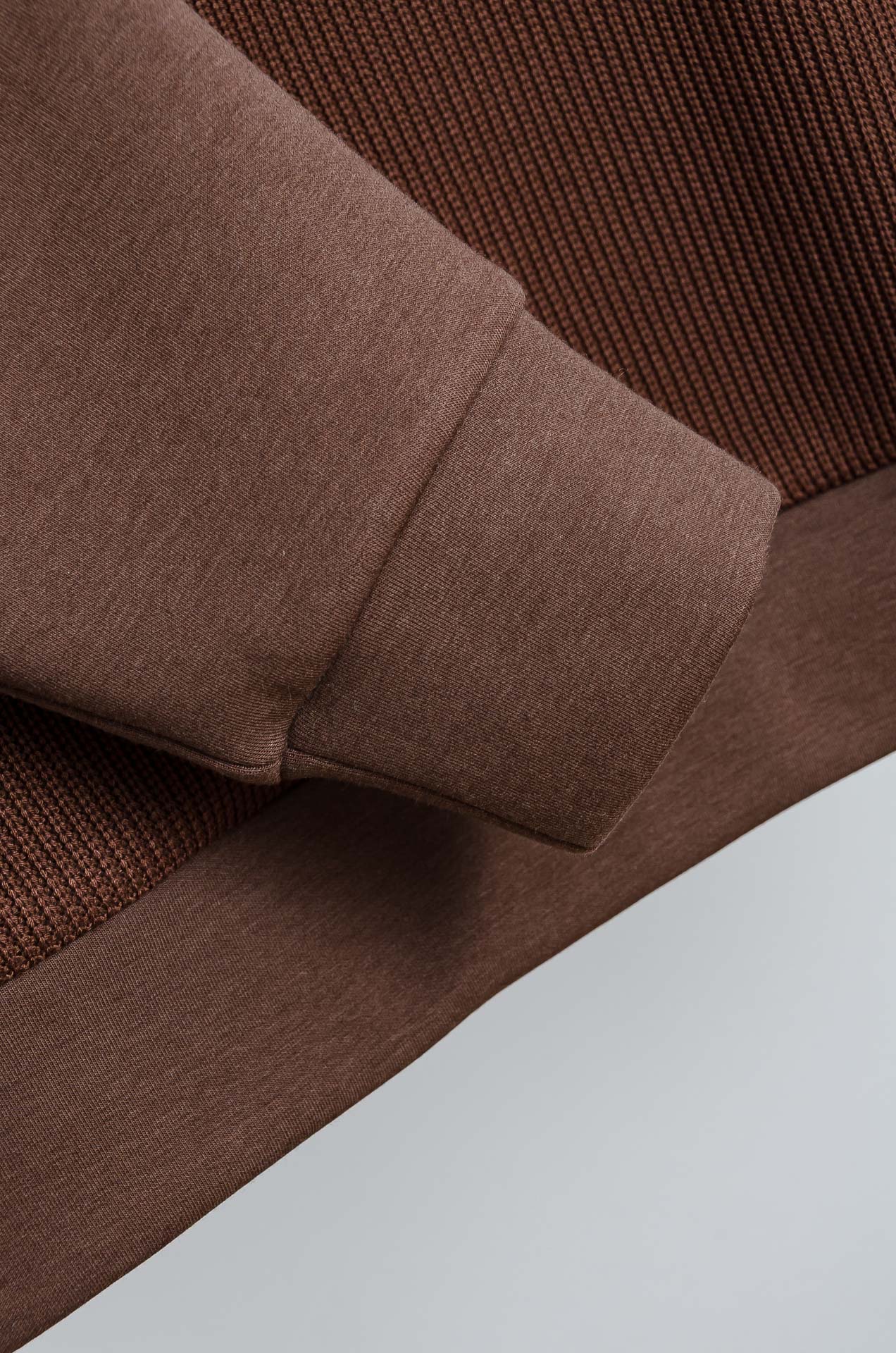 ☀️☀️ LOE*WE.罗意/威25FW秋冬最新翻领拉链卫衣，柔软太空棉面料+羊毛针织面料设计，简约又高