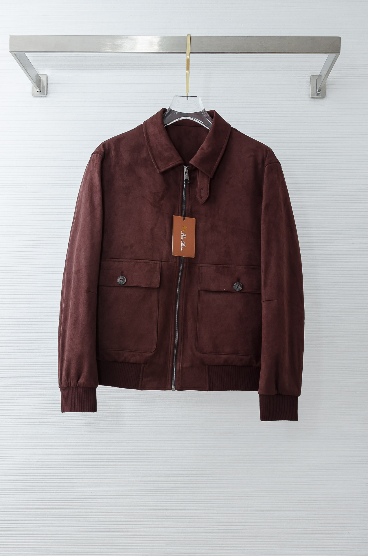 NO:622468,LP 625FW The latest environmentally friendly composite high-end suede down jacket for autumn and winter #high version!  Different from the market currency, the interior is filled with 90% velvet, with full velvet, high fluff, and excellent thermal insulation performance. It can effectively block the intrusion of cold air, allowing you to feel the warmth like spring in the cold winter. High-grade suede fabric is soft and waxy, warm and windproof, matte matte, wide and cold-proof, warm and windproof, smooth and anti-wrinkle. Selected innovative and environmentally friendly suede is comparable to animal suede, fashionable and warm.  The smoothness of matte silk, the high-quality suede fabric gives it a silky smoothness, tight fiber structure, a strong smoothness, softness and comfort, and a good skin-friendly feel. It has a light matte and soft touch, and has its own unique noble suede. It is easier to be fashionable because it has a delicate touch, is soft and warm, and has a matte face feel, which is eye-catching but not overly ostentatious. [The bottom velvet is fine and thick, and it feels like a baby's skin]  The surface of the fabric is covered with a layer of fine, dense velvet, which feels like caressing lambskin or velvet when touched. It has a warm, skin-friendly waxy feel and is very comfortable. The built-in soft focus filter is a texture that can only be found in high-end clothing. Double-opening workwear pockets with lids. The pockets with covers add to the overall fashionable and tough feel. The side pockets are integrated into the body lines. The simplified design has style and attitude while retaining the tough appearance of classic workwear.  It has achieved a leap in functionality, allowing practicality and fashion to coexist!  The retro tough lapel buckle design modifies the face shape. The stand-up collar shape can effectively prevent wind and keep warm, and also gives a smart and neat temperament. The high-quality zipper zipper fly opens and closes smoothly, without any lag, and is strong and wear-resistant. Customized high-quality zippers, quality is hidden in every detail!  The cuffs and hem are made of high-elastic rib technology to fit tightly, effectively preventing cold wind from entering and locking in warmth. Size L 25FW The latest environmentally friendly composite high-end suede down jacket for autumn and winter #high version!  Different from the market currency, the interior is filled with 90% velvet, with full velvet, high fluff, and excellent thermal insulation performance. It can effectively block the intrusion of cold air, allowing you to feel the warmth like spring in the cold winter. High-grade suede fabric is soft and waxy, warm and windproof, matte matte, wide and cold-proof, warm and windproof, smooth and anti-wrinkle. Selected innovative and environmentally friendly suede is comparable to animal suede, fashionable and warm.  The smoothness of matte silk, the high-quality suede fabric gives it a silky smoothness, tight fiber structure, a strong smoothness, softness and comfort, and a good skin-friendly feel. It has a light matte and soft touch, and has its own unique noble suede. It is easier to be fashionable because it has a delicate touch, is soft and warm, and has a matte face feel, which is eye-catching but not overly ostentatious. [The bottom velvet is fine and thick, and it feels like a baby's skin]  The surface of the fabric is covered with a layer of fine, dense velvet, which feels like caressing lambskin or velvet when touched. It has a warm, skin-friendly waxy feel and is very comfortable. The built-in soft focus filter is a texture that can only be found in high-end clothing. Double-opening workwear pockets with lids. The pockets with covers add to the overall fashionable and tough feel. The side pockets are integrated into the body lines. The simplified design has style and attitude while retaining the tough appearance of classic workwear.  It has achieved a leap in functionality, allowing practicality and fashion to coexist!  The retro tough lapel buckle design modifies the face shape. The stand-up collar shape can effectively prevent wind and keep warm, and also gives a smart and neat temperament. The high-quality zipper zipper fly opens and closes smoothly, without any lag, and is strong and wear-resistant. Customized high-quality zippers, quality is hidden in every detail!  The cuffs and hem are made of highly elastic rib technology to fit tightly, effectively preventing cold wind from entering and locking in warmth. Size M-XXXL,,loro piana,jackets & coats,down jacket,sheepskin,chamois leather,ties,alexander wang19860909LP 625FW 秋冬最新环保复合高档麂皮绒羽绒外套#高版本！区别市场通货 内里90绒子填充,绒朵饱满,蓬松度高,保暖性能极佳.能够有效地阻挡冷空气的入侵,让你在寒冷的冬天也能感受到如春天般的温暖. 高档麂皮面料柔和软糯 保暖防风 哑光雾面 挺阔防寒保暖防风平整抗皱 精选革新环保麂皮绒 媲美动物麂皮 时髦兼具保暖 雾面丝绸品的柔滑,麂皮绒高品面料赋予丝般糯滑,纤维组织紧致 滑糯感很强,柔和舒适,亲肤感很好 淡淡的哑光与柔软的触感,有着自己别致的高贵麂皮绒更容易时髦,因为它触感细腻,温软保暖加上雾面的面感,吸睛却不过分张扬.[底绒细腻绵厚baby肌触肤感] 面料表面覆盖着一层细腻、稠密的绒毛,触摸时犹如抚摸小羊皮或天鹅绒,有一种温润、亲肤的糯滑感,非常舒适.自带柔焦滤镜是高级服装才有的质感 双开口带盖工装口袋 带盖口袋增加了整体的时髦硬朗感 侧边插袋融合于衣身线条简化设计有型有态度在保留经典工装硬朗外观的同时 实现了功能性的跨越,让实用性与时髦感共存！复古硬朗翻领带扣袢设计,修饰脸型 立领造型能有效防风保暖,更赋予一种干练利落的气质.高品质拉链拉链门襟,. 开合顺滑流畅,毫无卡顿感,坚固耐磨 定制高品质拉链,品质藏在每一个细节里！ 袖口与下摆采用高弹性罗纹工艺 紧密贴合,有效防止冷风灌入,锁住温暖. 码数 L 25FW 秋冬最新环保复合高档麂皮绒羽绒外套#高版本！区别市场通货 内里90绒子填充,绒朵饱满,蓬松度高,保暖性能极佳.能够有效地阻挡冷空气的入侵,让你在寒冷的冬天也能感受到如春天般的温暖. 高档麂皮面料柔和软糯 保暖防风 哑光雾面 挺阔防寒保暖防风平整抗皱 精选革新环保麂皮绒 媲美动物麂皮 时髦兼具保暖 雾面丝绸品的柔滑,麂皮绒高品面料赋予丝般糯滑,纤维组织紧致 滑糯感很强,柔和舒适,亲肤感很好 淡淡的哑光与柔软的触感,有着自己别致的高贵麂皮绒更容易时髦,因为它触感细腻,温软保暖加上雾面的面感,吸睛却不过分张扬.[底绒细腻绵厚baby肌触肤感] 面料表面覆盖着一层细腻、稠密的绒毛,触摸时犹如抚摸小羊皮或天鹅绒,有一种温润、亲肤的糯滑感,非常舒适.自带柔焦滤镜是高级服装才有的质感 双开口带盖工装口袋 带盖口袋增加了整体的时髦硬朗感 侧边插袋融合于衣身线条简化设计有型有态度在保留经典工装硬朗外观的同时 实现了功能性的跨越,让实用性与时髦感共存！复古硬朗翻领带扣袢设计,修饰脸型 立领造型能有效防风保暖,更赋予一种干练利落的气质.高品质拉链拉链门襟,. 开合顺滑流畅,毫无卡顿感,坚固耐磨 定制高品质拉链,品质藏在每一个细节里！ 袖口与下摆采用高弹性罗纹工艺 紧密贴合,有效防止冷风灌入,锁住温暖. 码数 M-XXXL,,loro piana,jackets & coats,down jacket,sheepskin,chamois leather,ties,alexander wang,Men's clothing