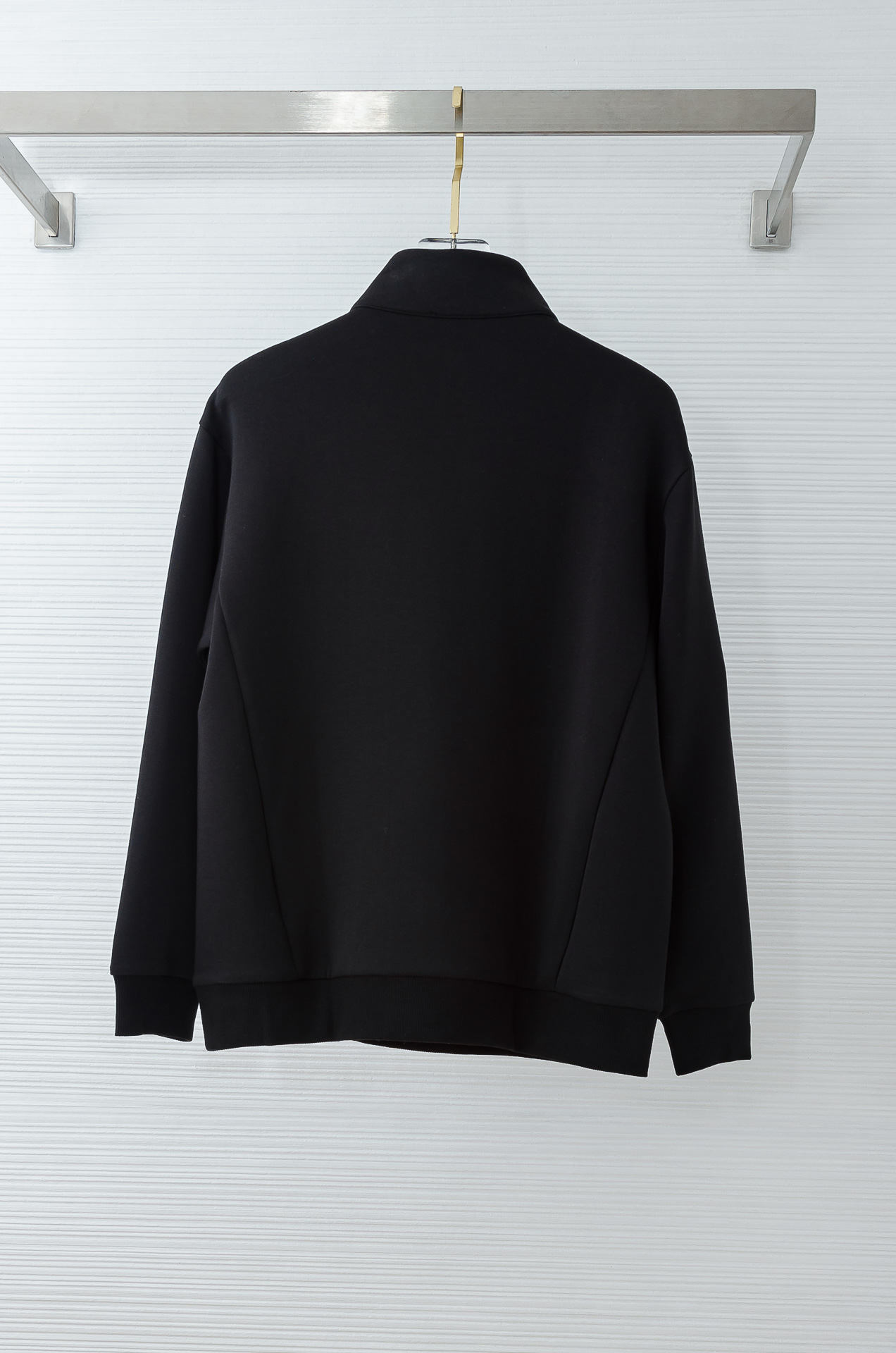 𝐀𝐥𝐨 半拉链卫衣｜慵懒感与高级感的双向奔赴谁能拒绝一件把松弛感焊在身上的卫衣啊！Alo 这款半拉链卫衣