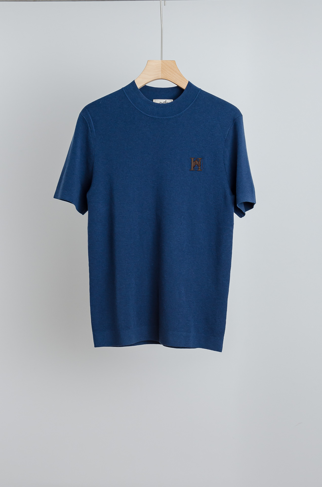 ☀️☀️ H家 2025FW羊绒+羊毛混纺男士经典刺绣标徽休闲圆领短袖针织衫毛衣！一款融合了精湛工艺与高