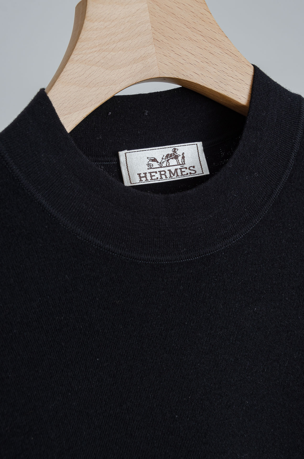 ☀️☀️ H家 2025FW羊绒+羊毛混纺男士经典刺绣标徽休闲圆领短袖针织衫毛衣！一款融合了精湛工艺与高