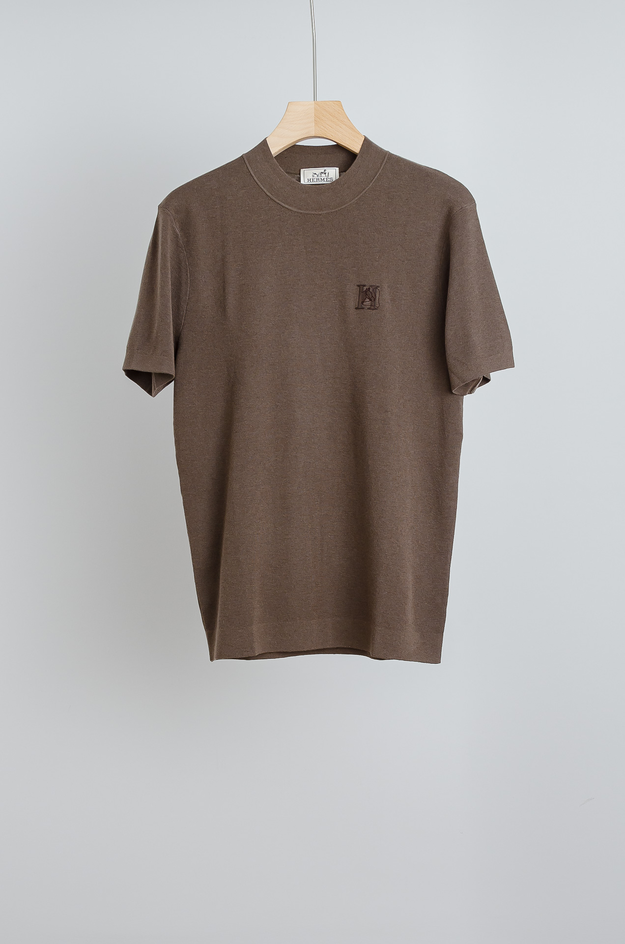 ☀️☀️ H家 2025FW羊绒+羊毛混纺男士经典刺绣标徽休闲圆领短袖针织衫毛衣！一款融合了精湛工艺与高