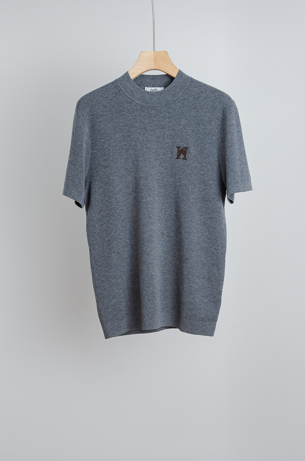 ☀️☀️ H家 2025FW羊绒+羊毛混纺男士经典刺绣标徽休闲圆领短袖针织衫毛衣！一款融合了精湛工艺与高