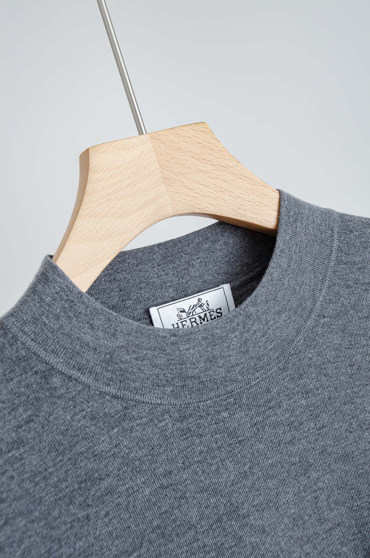 ☀️☀️ H家 2025FW羊绒+羊毛混纺男士经典刺绣标徽休闲圆领短袖针织衫毛衣！一款融合了精湛工艺与高