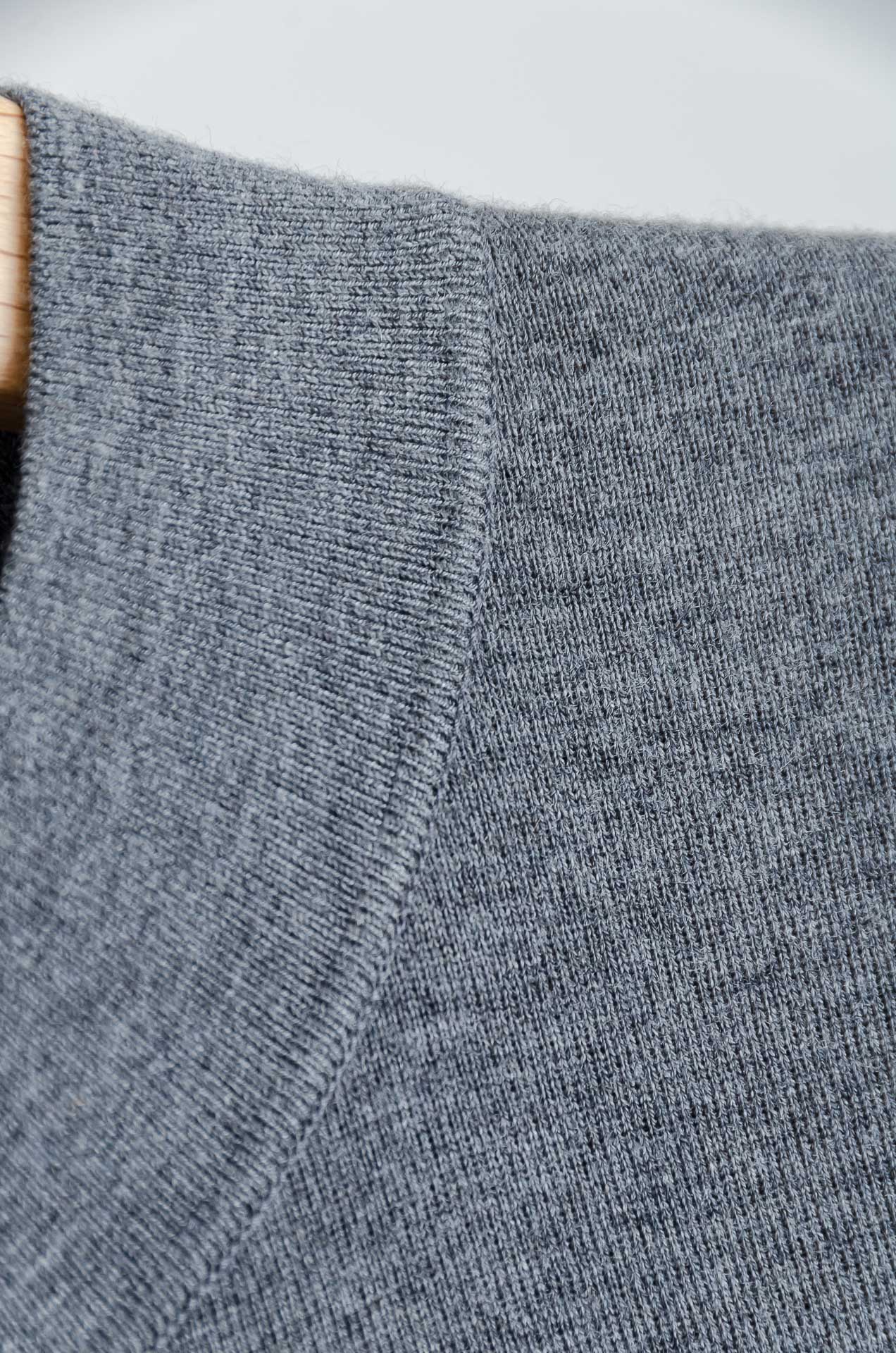 ☀️☀️ H家 2025FW羊绒+羊毛混纺男士经典刺绣标徽休闲圆领短袖针织衫毛衣！一款融合了精湛工艺与高