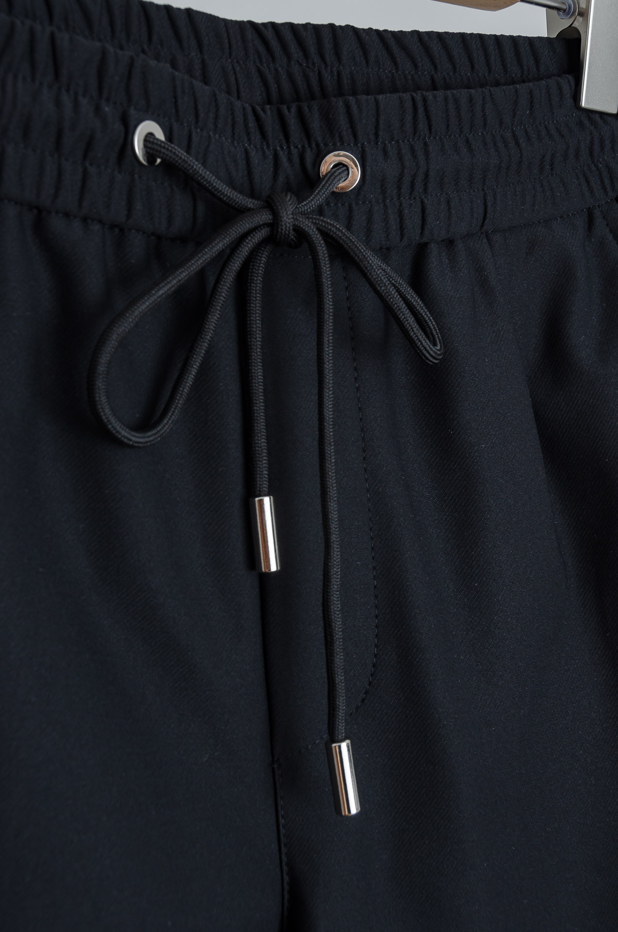 。 ☀️☀️Pra＊da普拉达25FW新品时装款舒适直筒男士休闲长裤#舒适又时髦!松紧腰带贴合身形，后腰