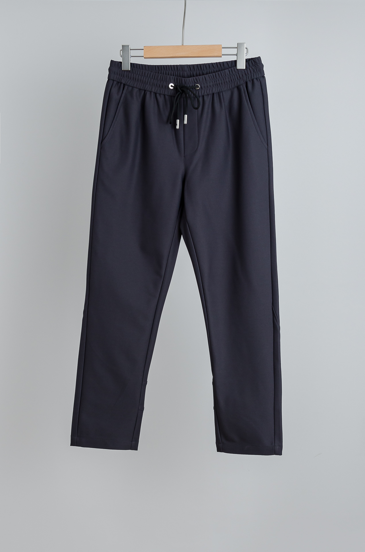 。☀️☀️Pra＊da普拉达25FW新品时装款舒适直筒男士休闲长裤#舒适又时髦!松紧腰带贴合身形，后腰有