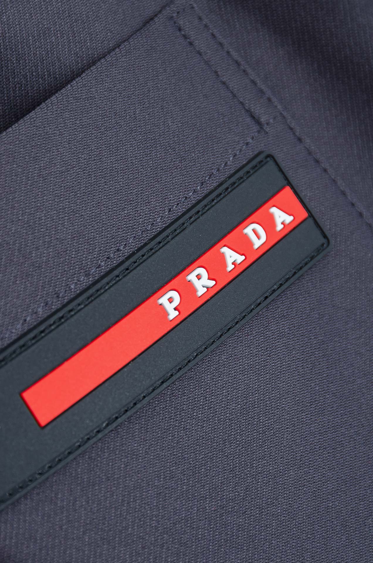 。☀️☀️Pra＊da普拉达25FW新品时装款舒适直筒男士休闲长裤#舒适又时髦!松紧腰带贴合身形，后腰有