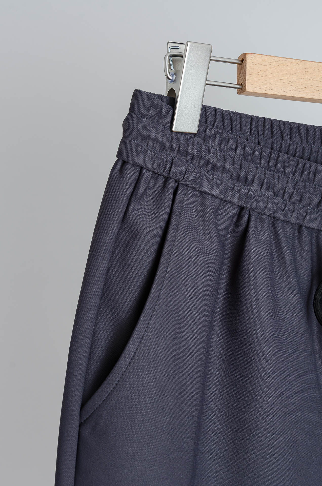 。☀️☀️Pra＊da普拉达25FW新品时装款舒适直筒男士休闲长裤#舒适又时髦!松紧腰带贴合身形，后腰有