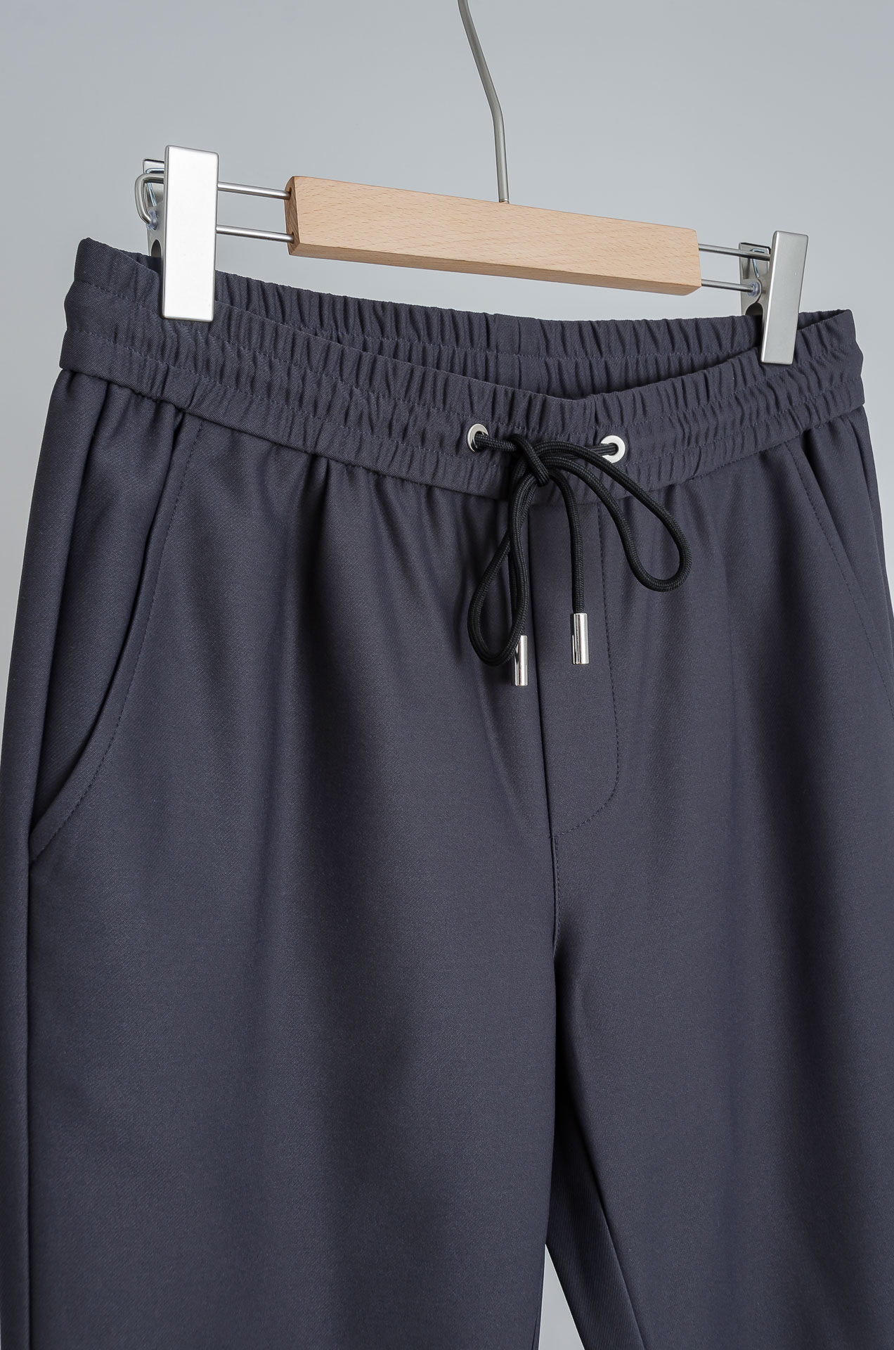 。☀️☀️Pra＊da普拉达25FW新品时装款舒适直筒男士休闲长裤#舒适又时髦!松紧腰带贴合身形，后腰有