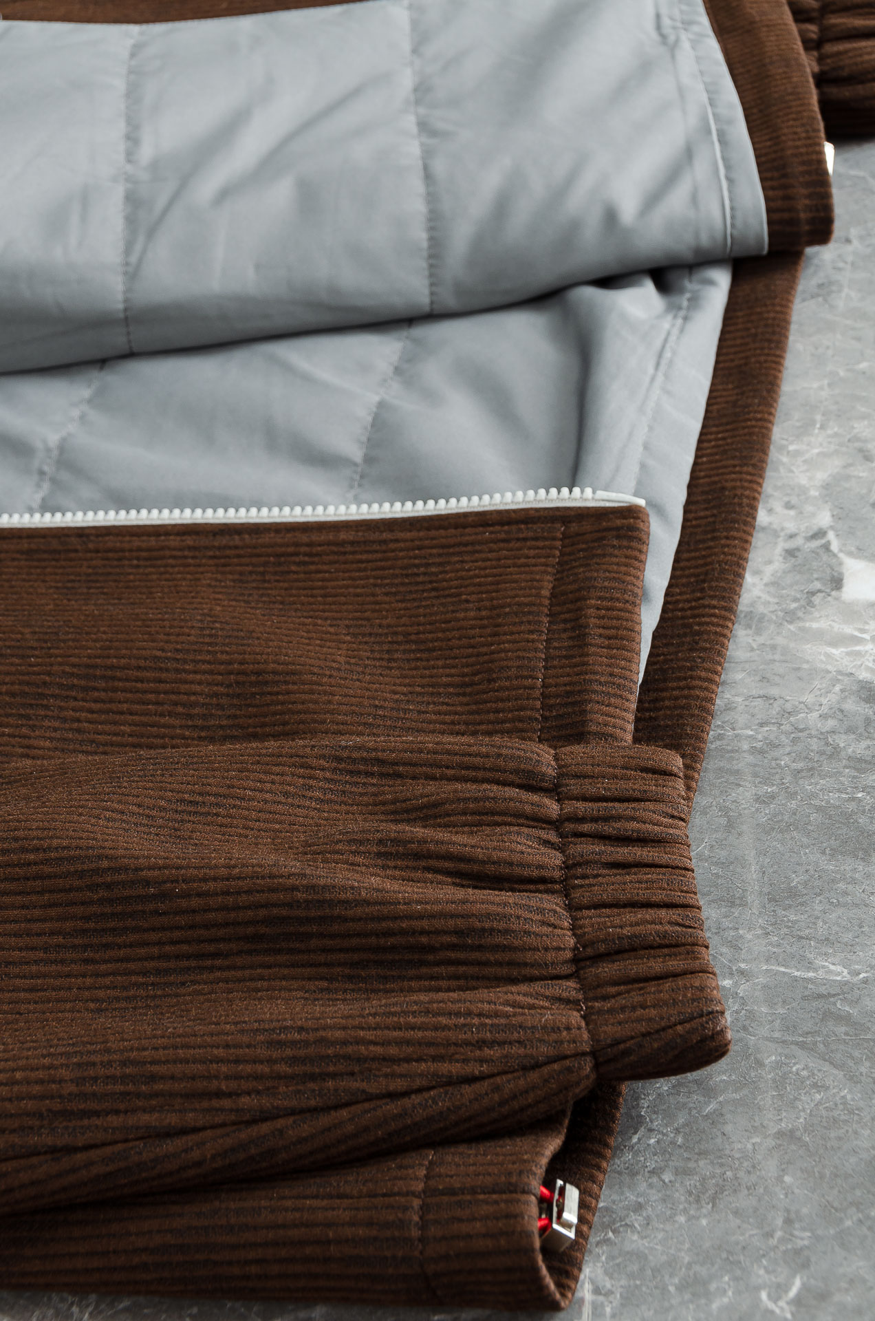 Brunello Cucinell 2026秋冬新品，这件灯芯绒棉衣，把复古穿出了新味道！既有复古质感，