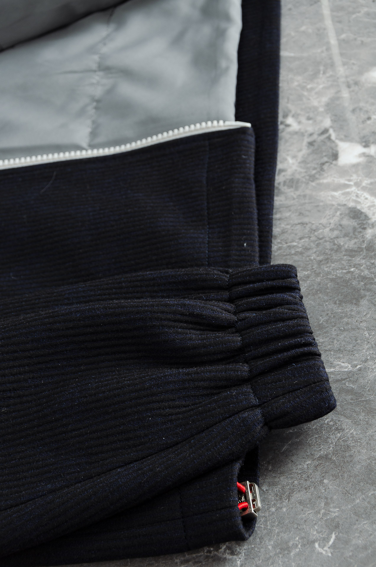 Brunello Cucinell 2026秋冬新品，这件灯芯绒棉衣，把复古穿出了新味道！既有复古质感，