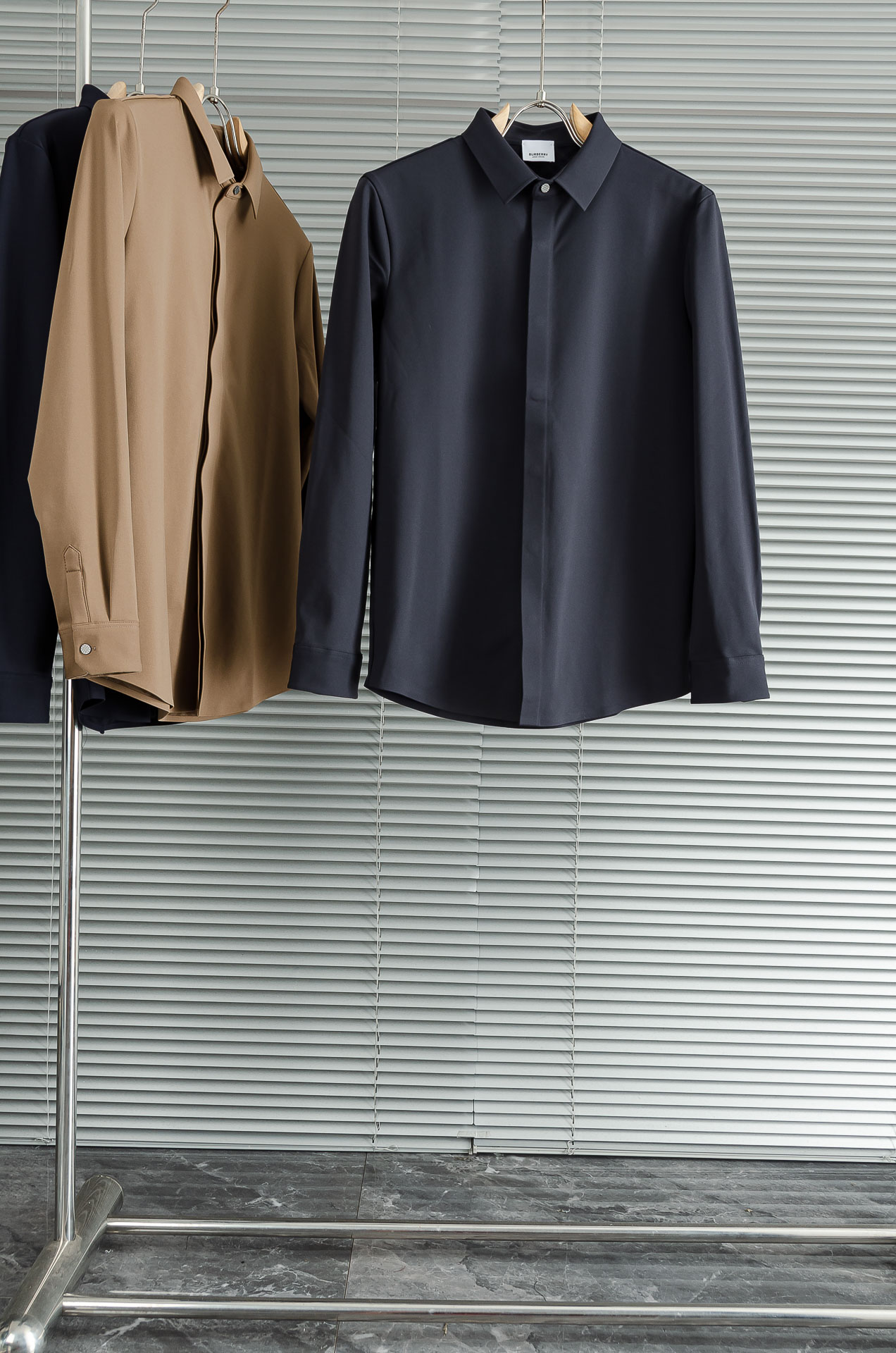 BBR 巴宝莉2025FW秋冬最新加绒立体剪裁男士长袖衬衫#整体触感舒适有质感，尽管面料看似轻薄却富有特