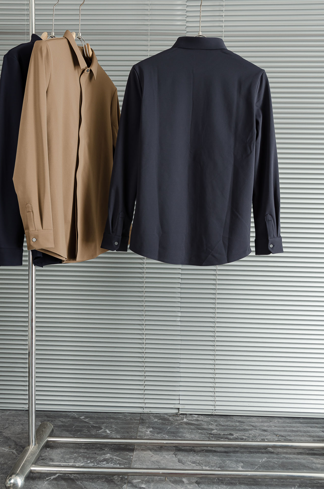 BBR 巴宝莉2025FW秋冬最新加绒立体剪裁男士长袖衬衫#整体触感舒适有质感，尽管面料看似轻薄却富有特