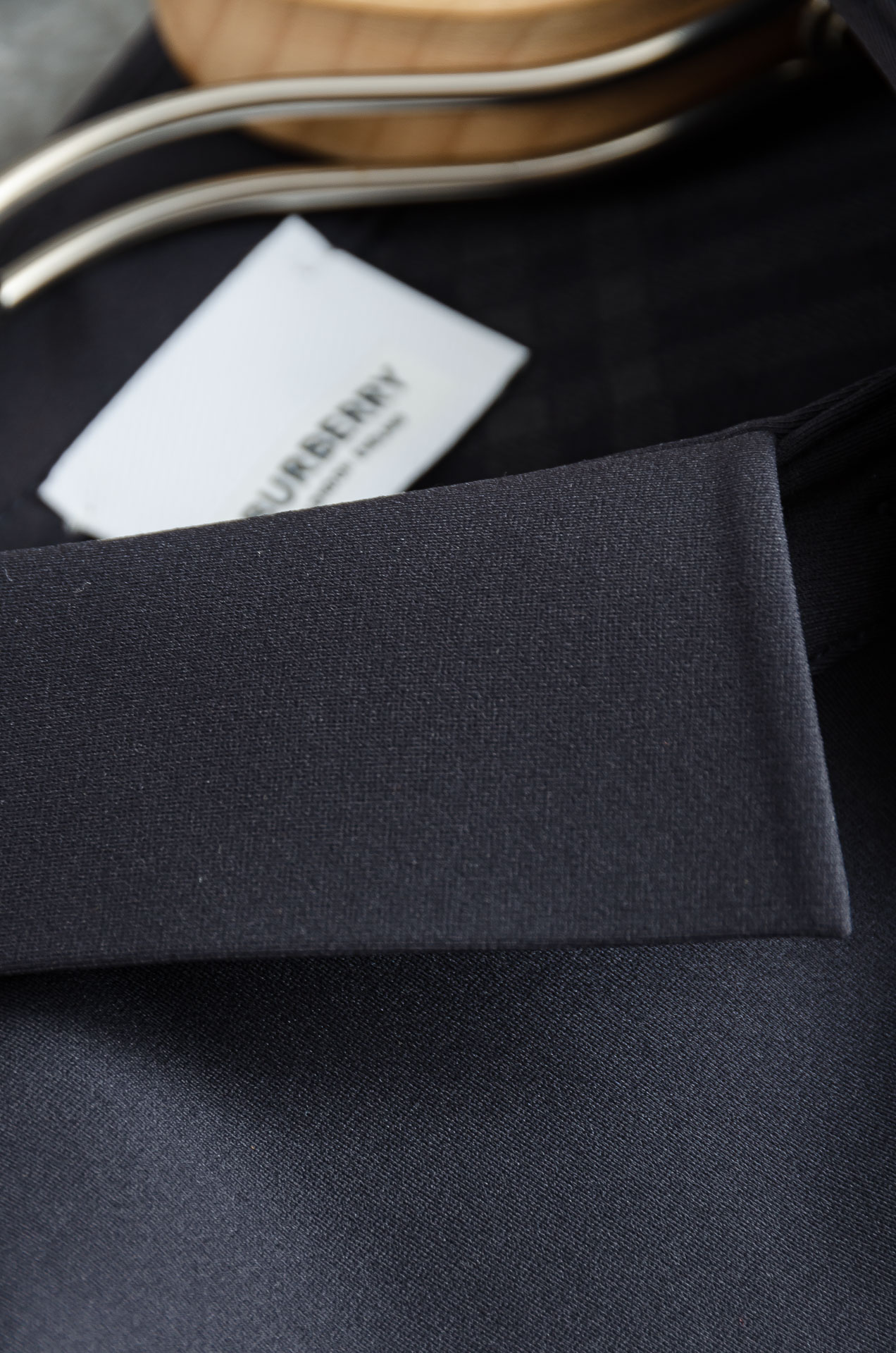 BBR 巴宝莉2025FW秋冬最新加绒立体剪裁男士长袖衬衫#整体触感舒适有质感，尽管面料看似轻薄却富有特