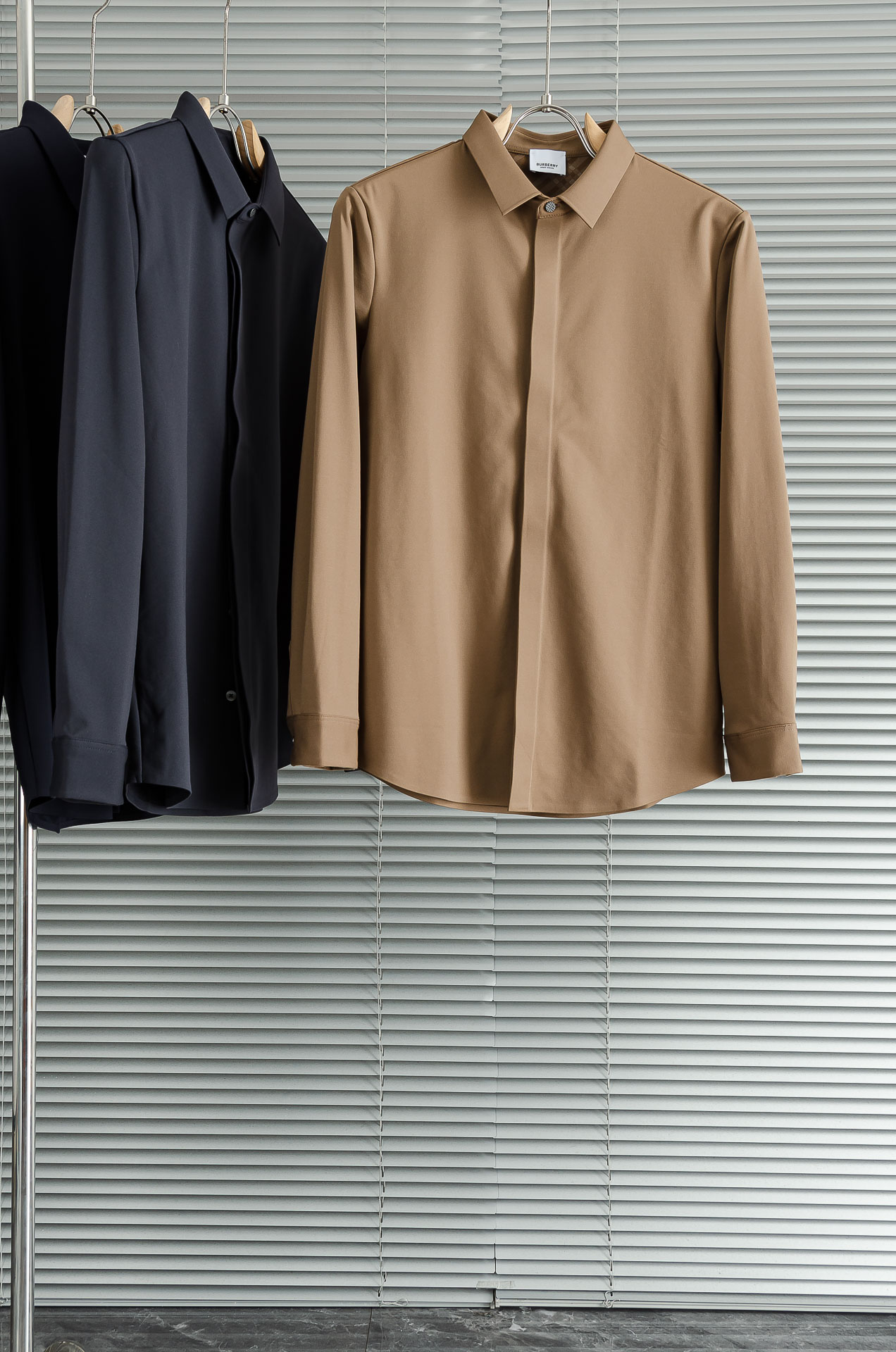 BBR 巴宝莉2025FW秋冬最新加绒立体剪裁男士长袖衬衫#整体触感舒适有质感，尽管面料看似轻薄却富有特