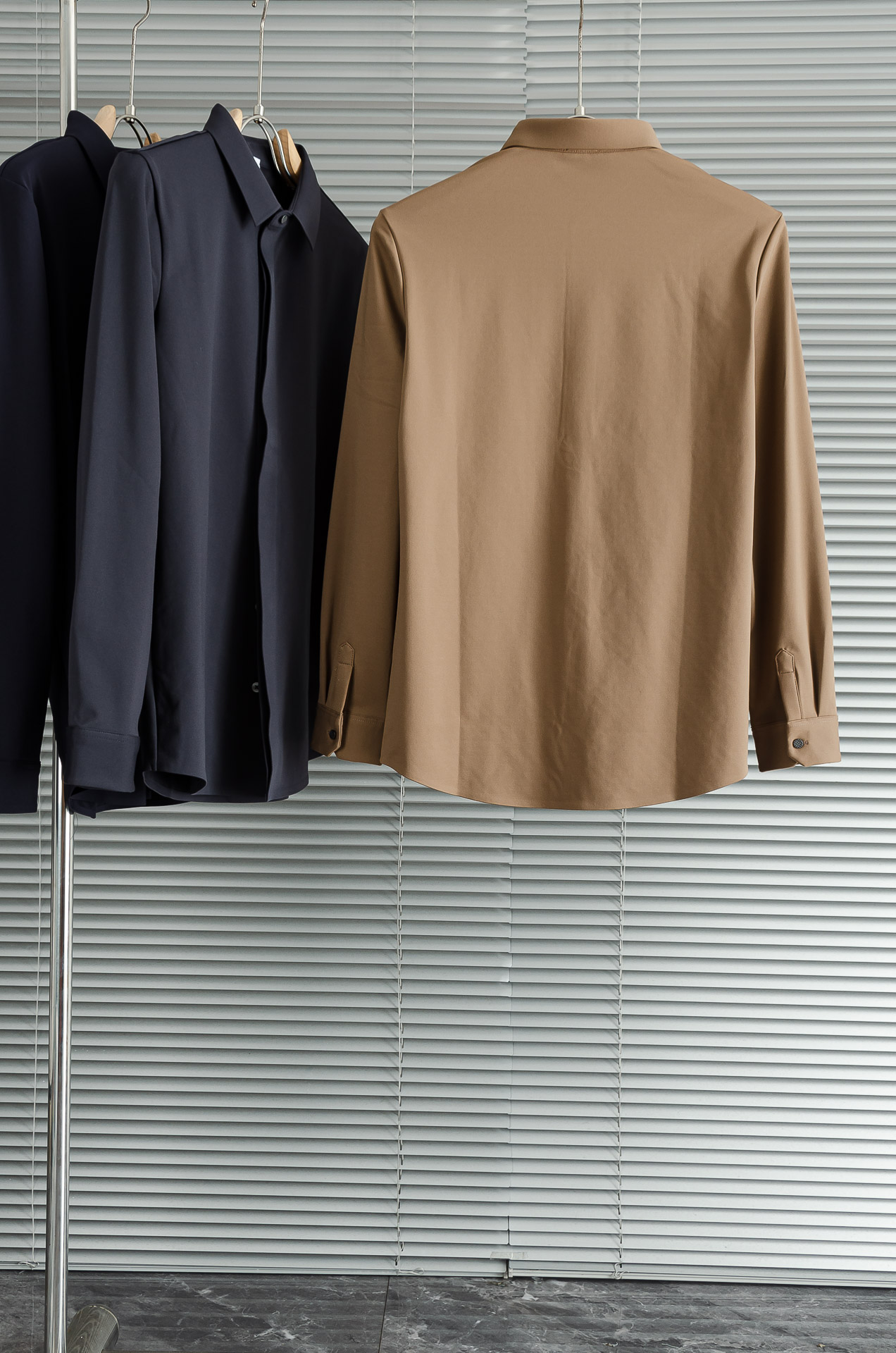 BBR 巴宝莉2025FW秋冬最新加绒立体剪裁男士长袖衬衫#整体触感舒适有质感，尽管面料看似轻薄却富有特