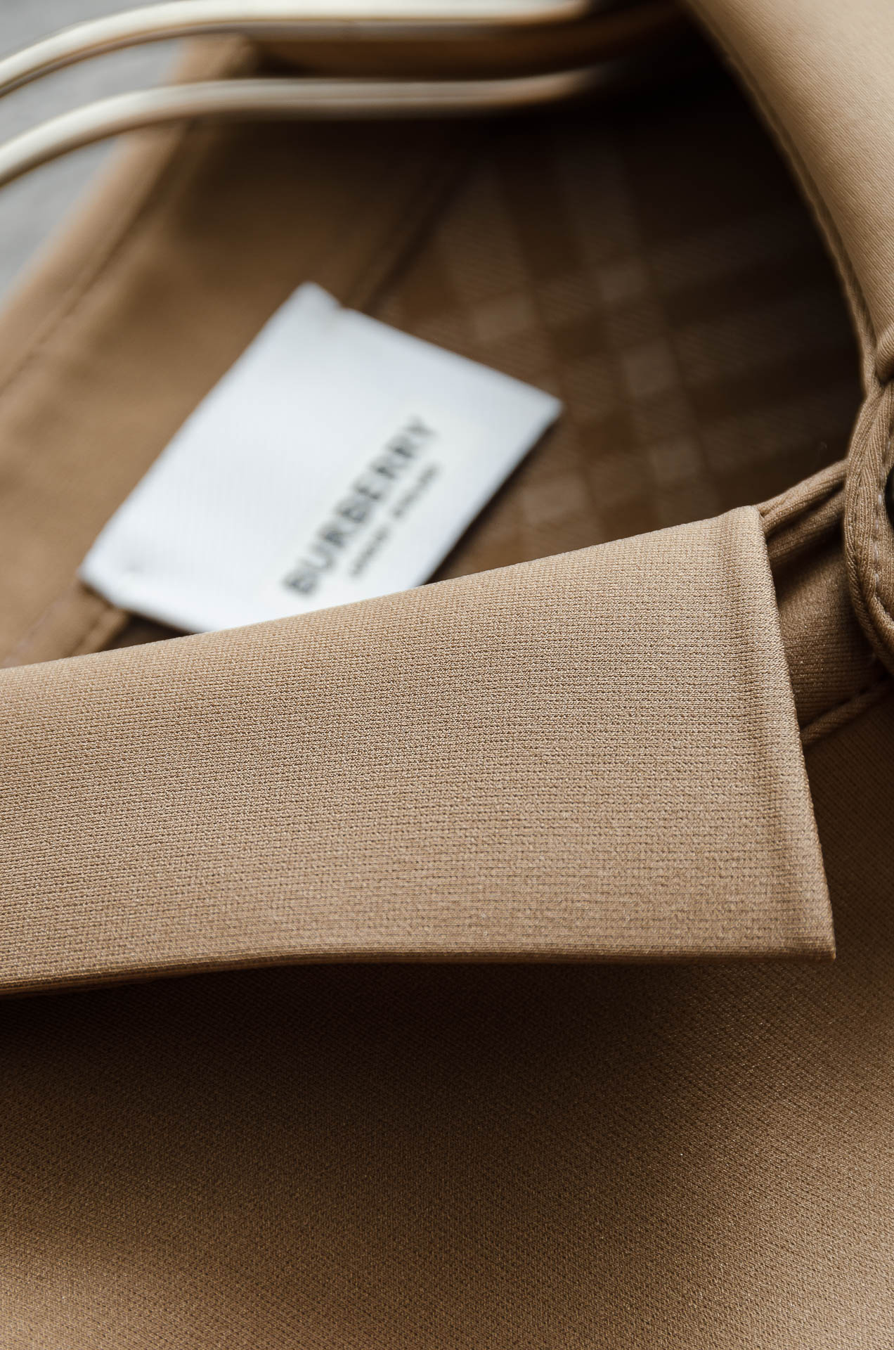 BBR 巴宝莉2025FW秋冬最新加绒立体剪裁男士长袖衬衫#整体触感舒适有质感，尽管面料看似轻薄却富有特