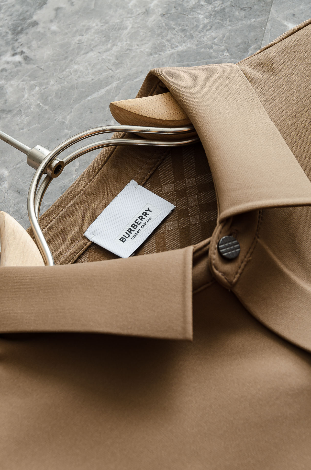 BBR 巴宝莉2025FW秋冬最新加绒立体剪裁男士长袖衬衫#整体触感舒适有质感，尽管面料看似轻薄却富有特