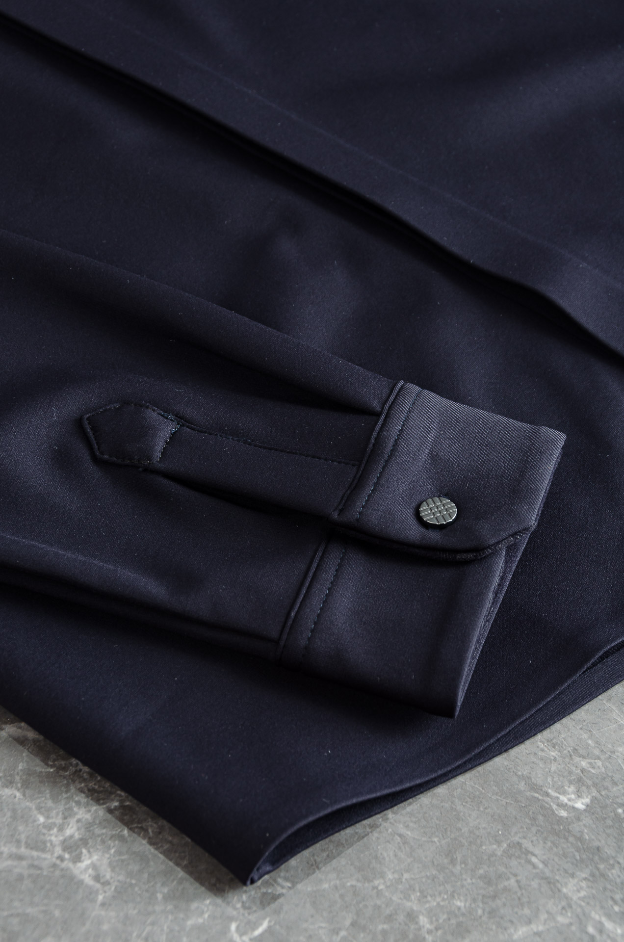 BBR 巴宝莉2025FW秋冬最新加绒立体剪裁男士长袖衬衫#整体触感舒适有质感，尽管面料看似轻薄却富有特